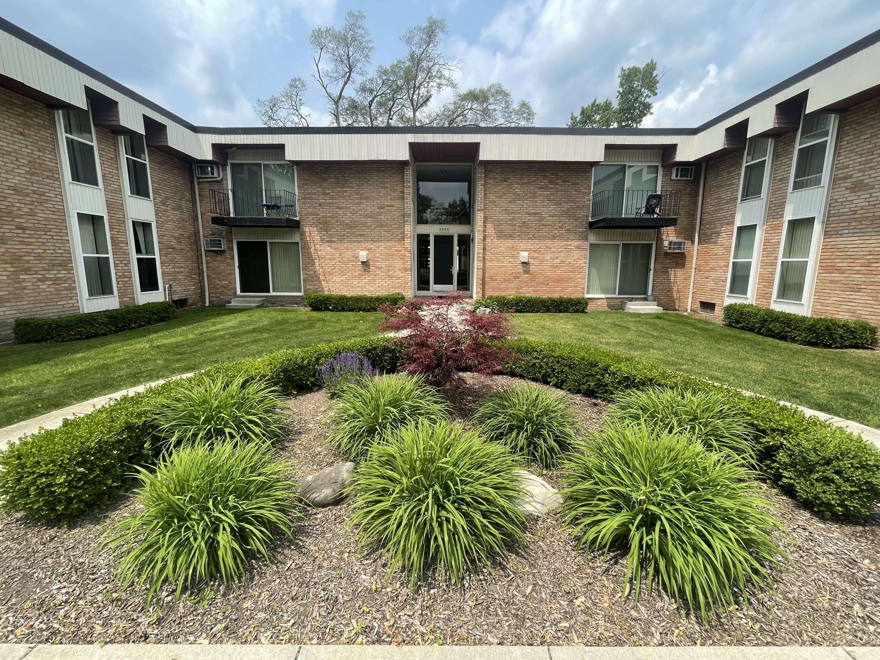 Royal Oak, MI 48073,4190 Rochester Road #212