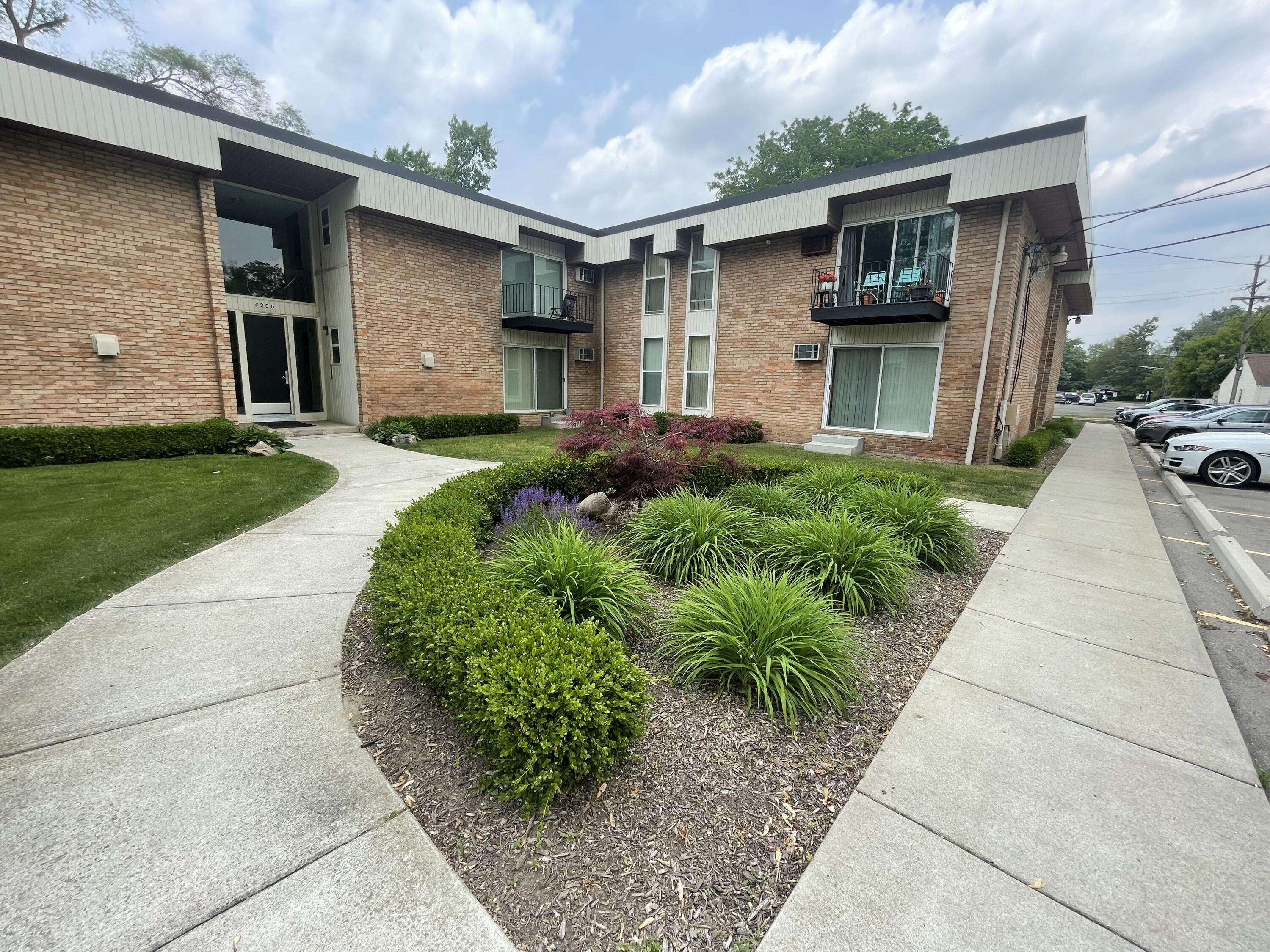 Royal Oak, MI 48073,4190 Rochester Road #110