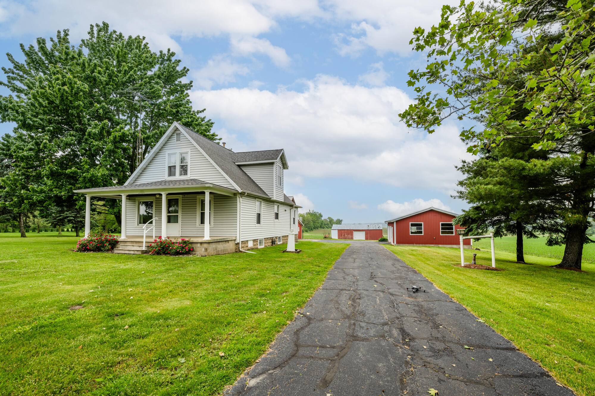 Three Oaks, MI 49128,16576 Three Oaks Road