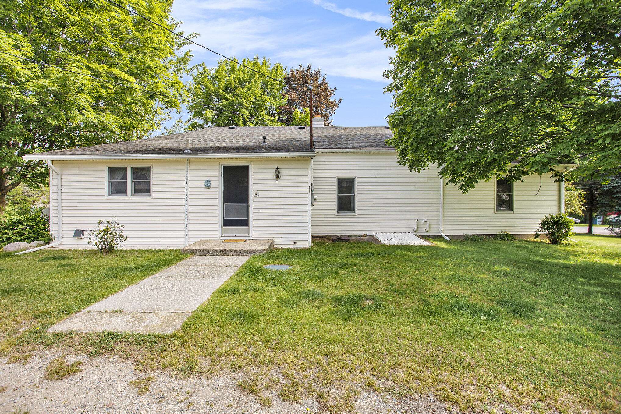 Stanton, MI 48888,138 E Coral Road