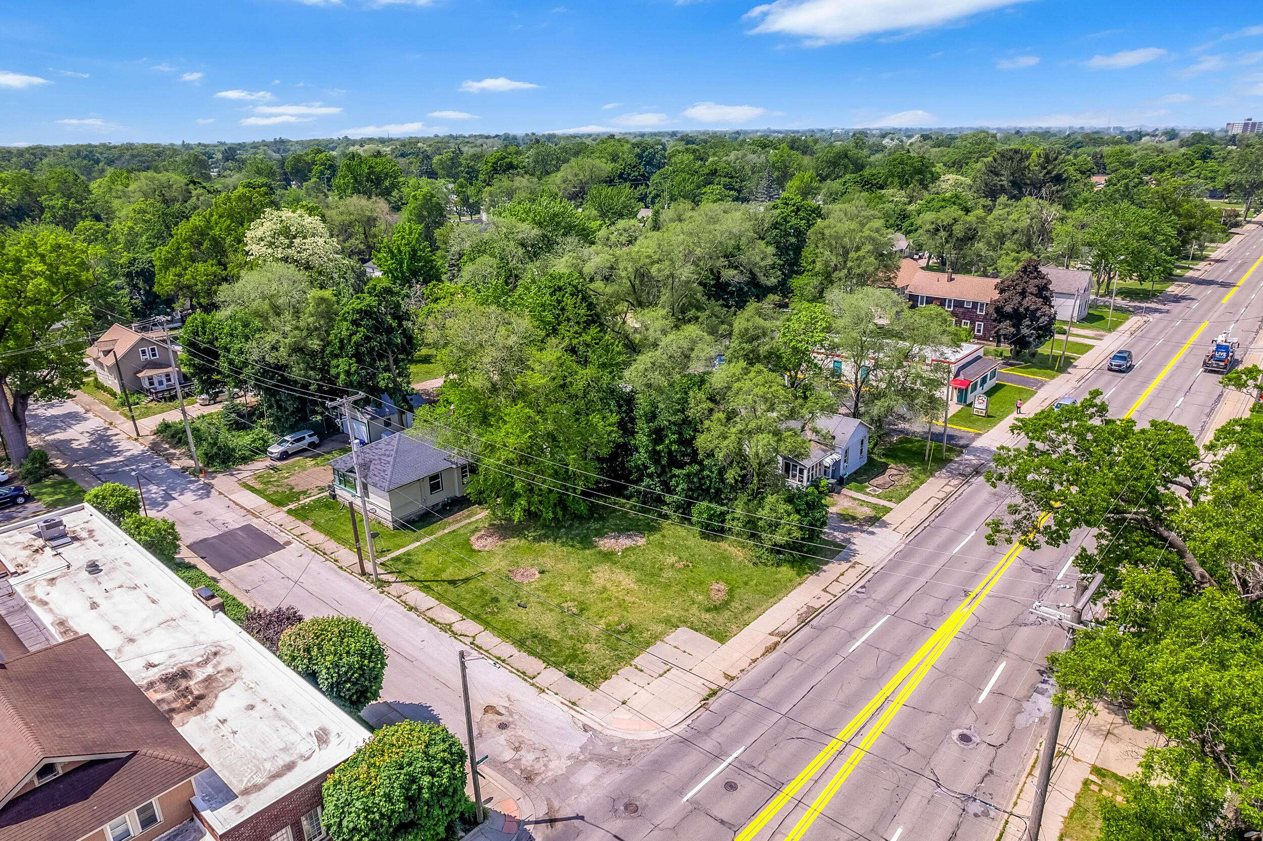 Muskegon, MI 49442,719 E Apple Avenue