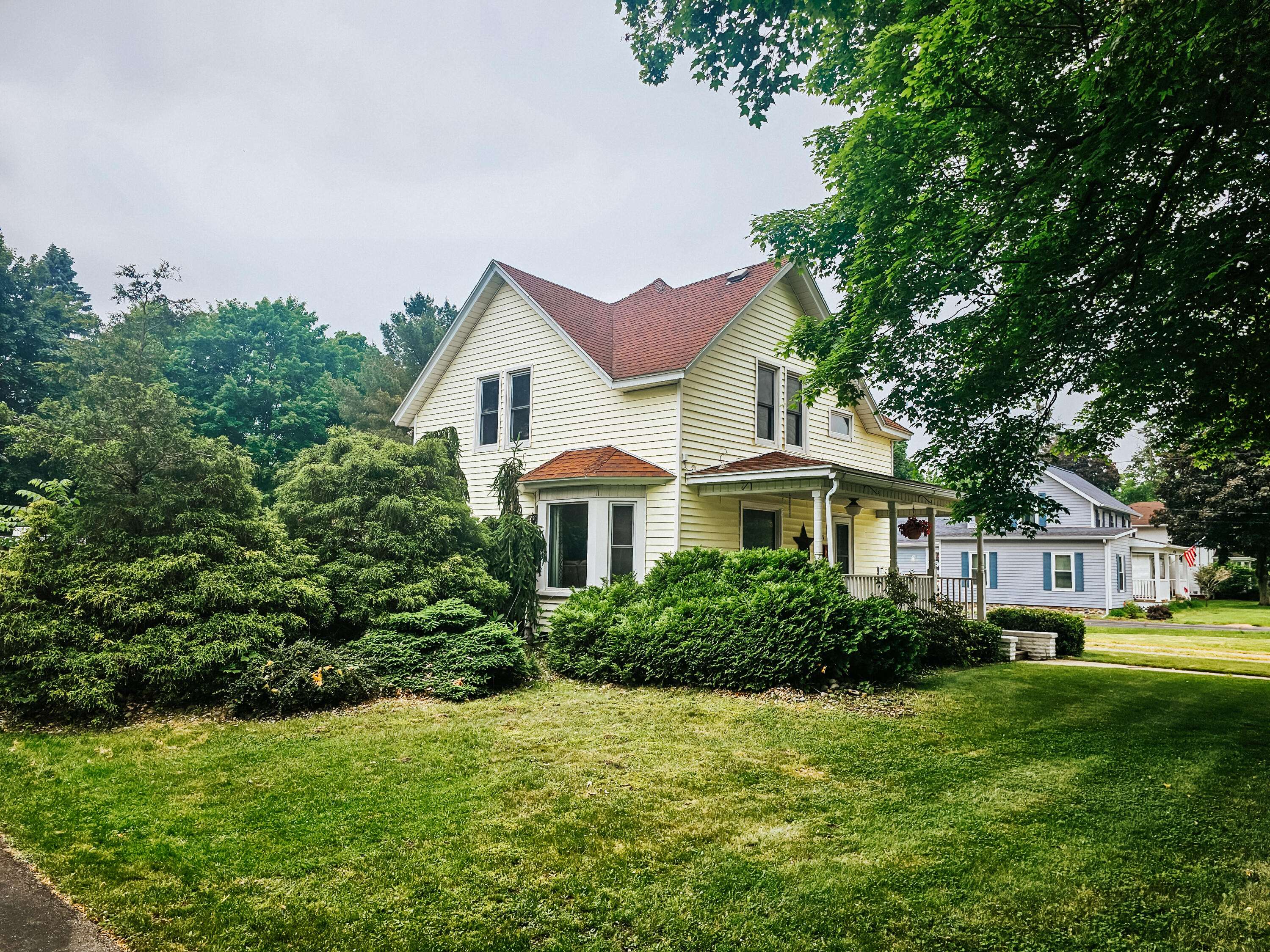 Jonesville, MI 49250,315 North Street