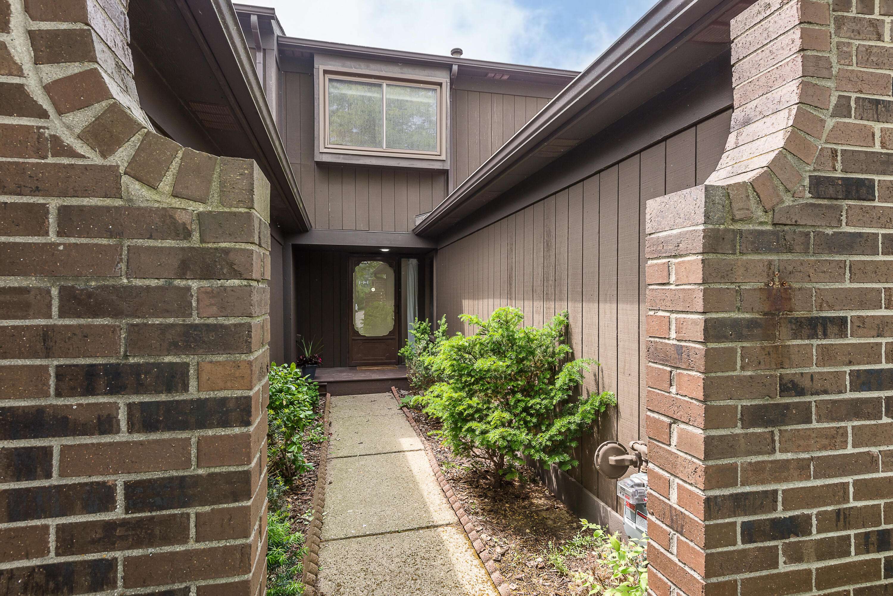 Ann Arbor, MI 48105,2503 Meade Court