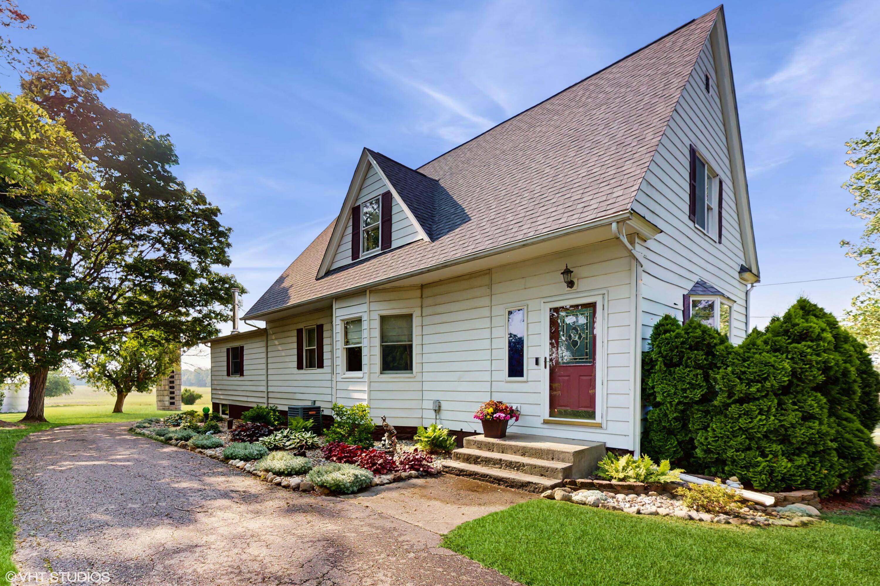 Three Oaks, MI 49128,16486 Three Oaks Road