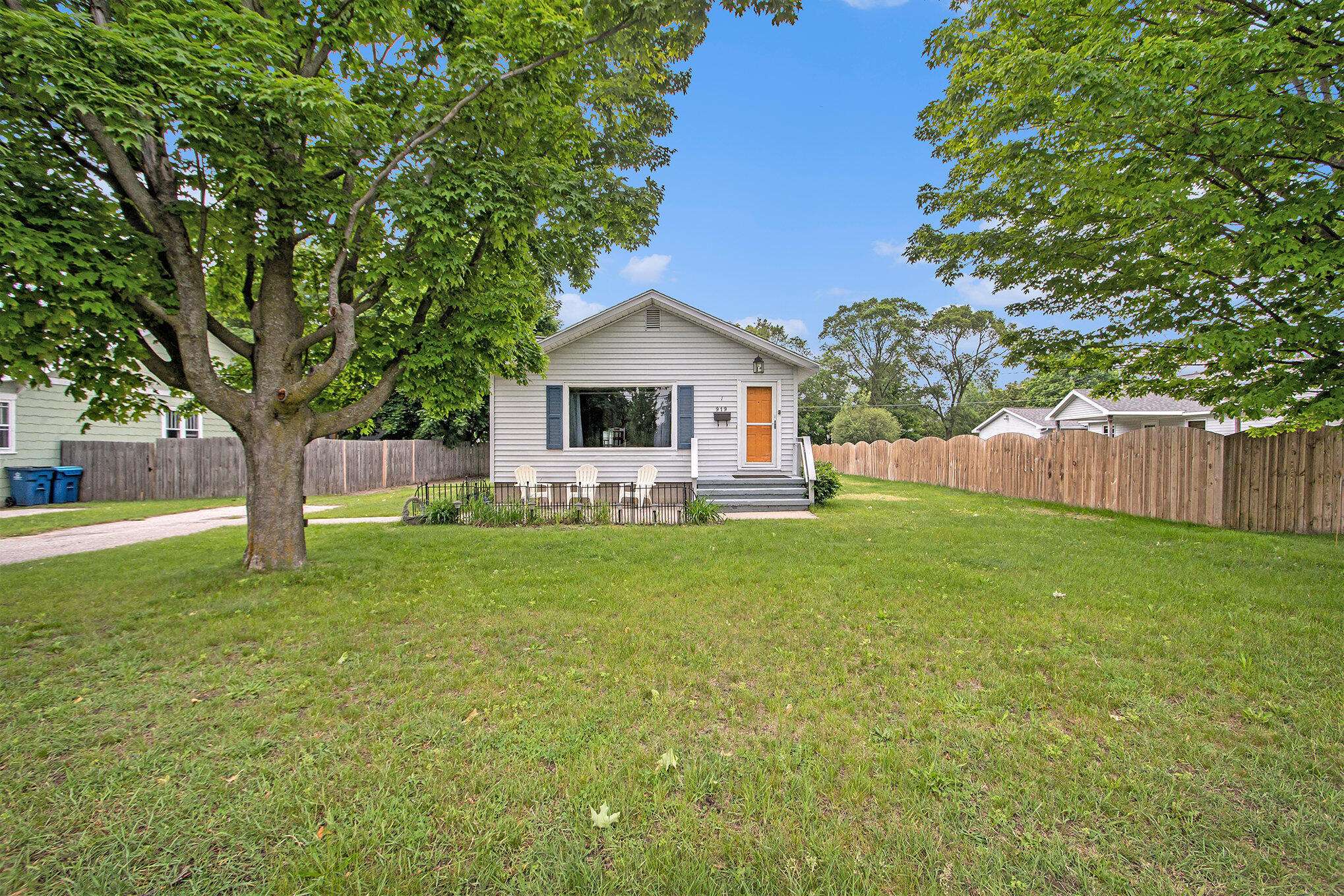 Ludington, MI 49431,919 Lawndale Street