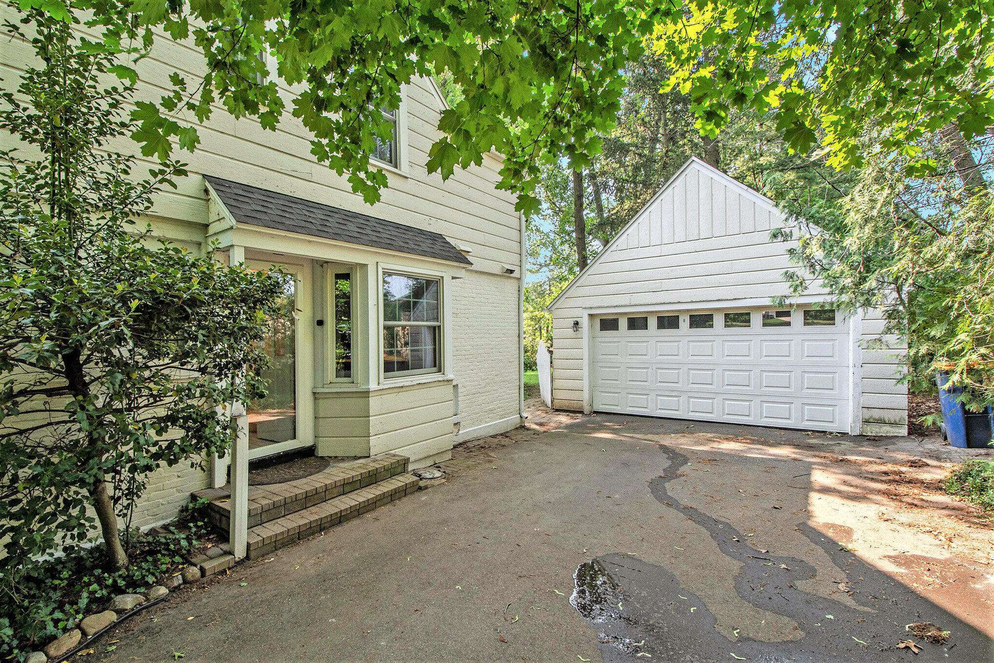 East Grand Rapids, MI 49506,1632 Seminole SE Road