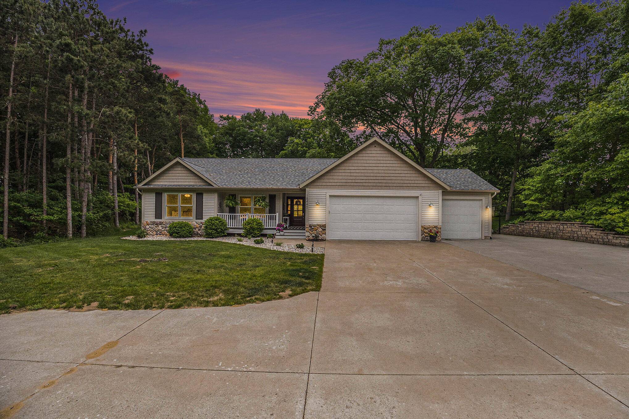 Spring Lake, MI 49456,18440 Iroquois Drive