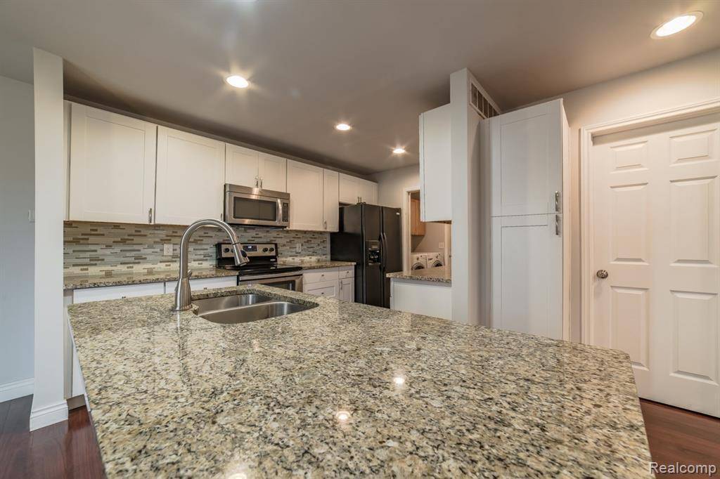 Lake Orion, MI 48360,324 Stratford Lane
