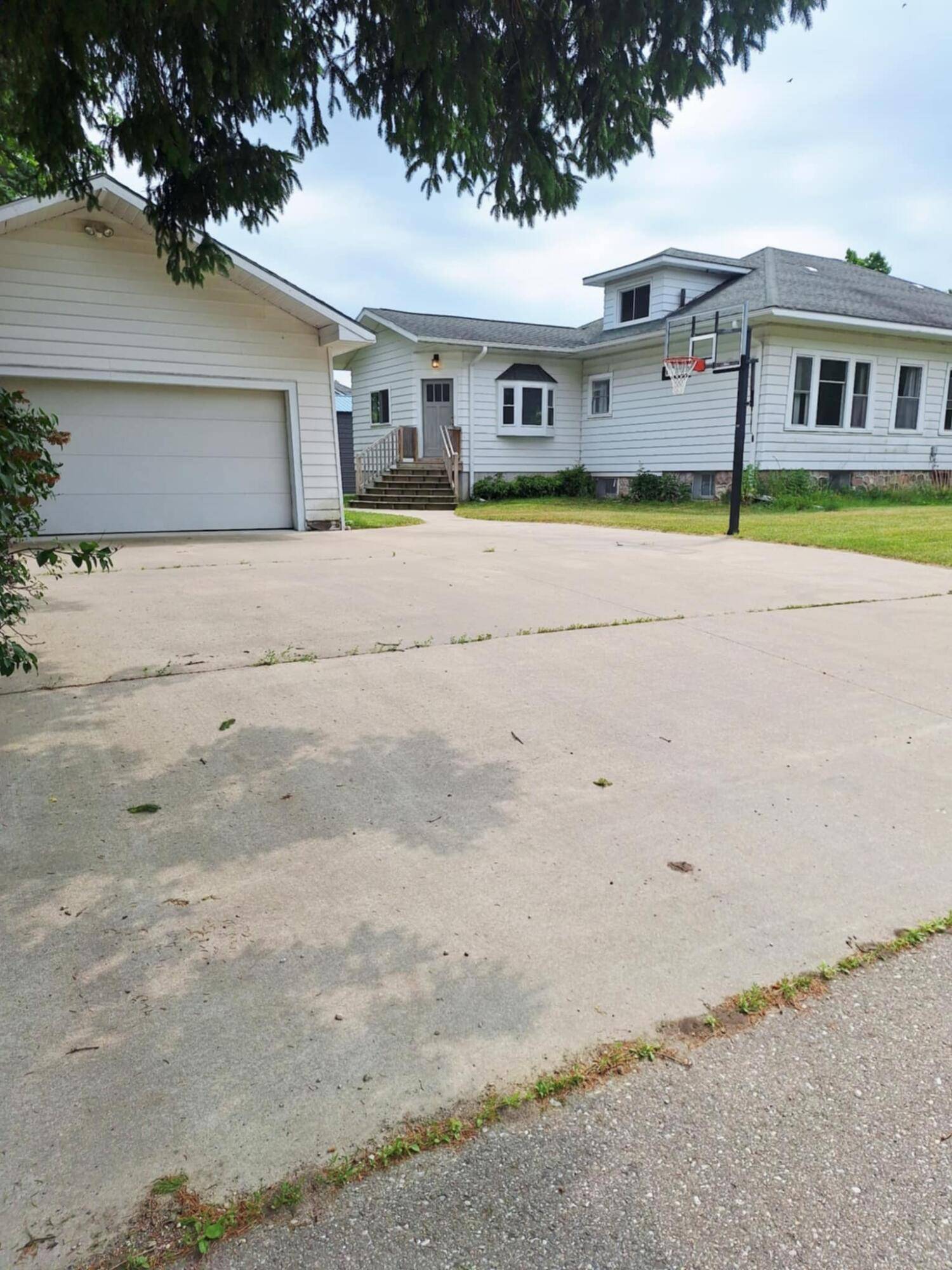 Evart, MI 49631,624 N Main St Street