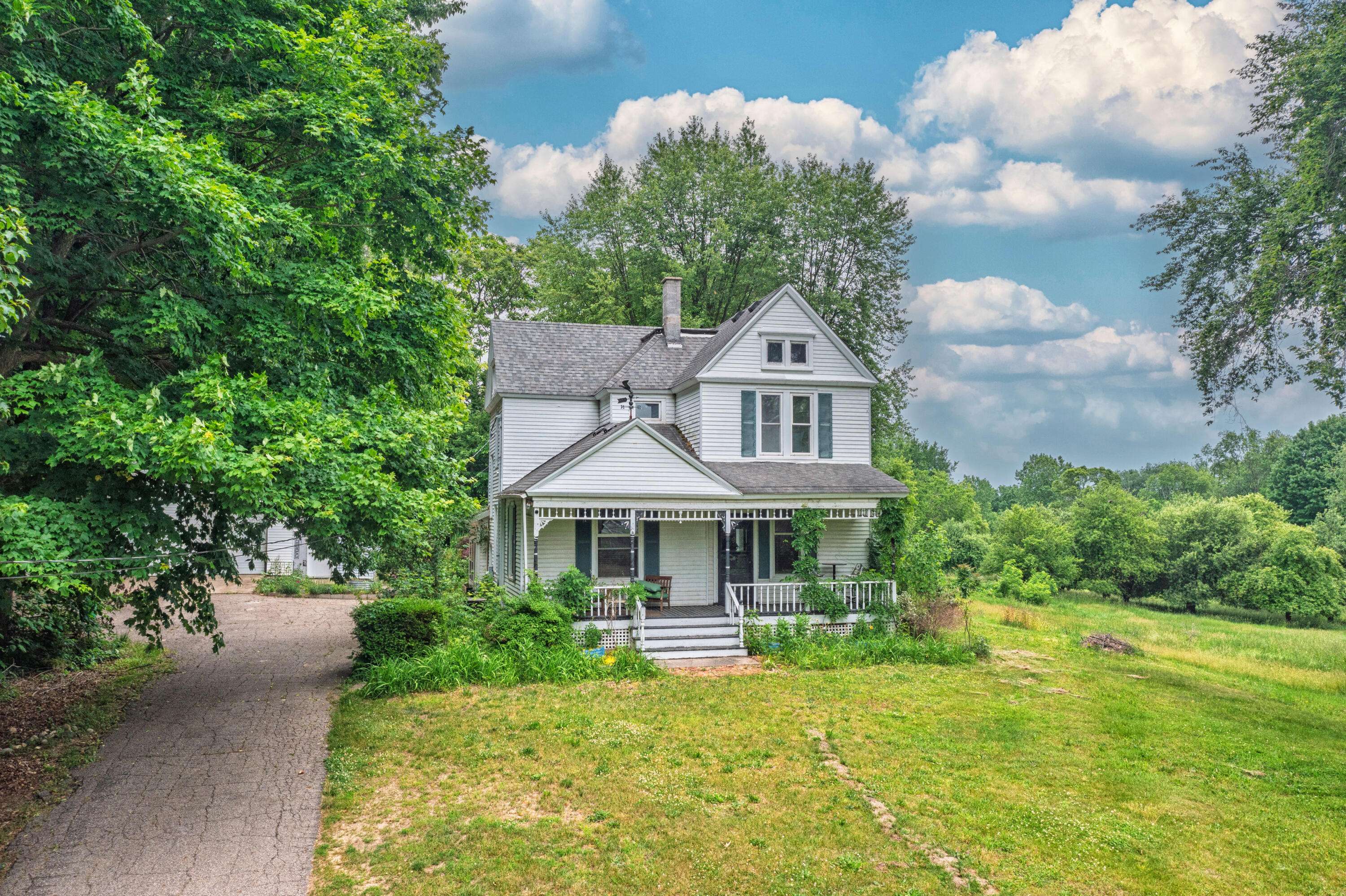 Allegan, MI 49010,990 River Street