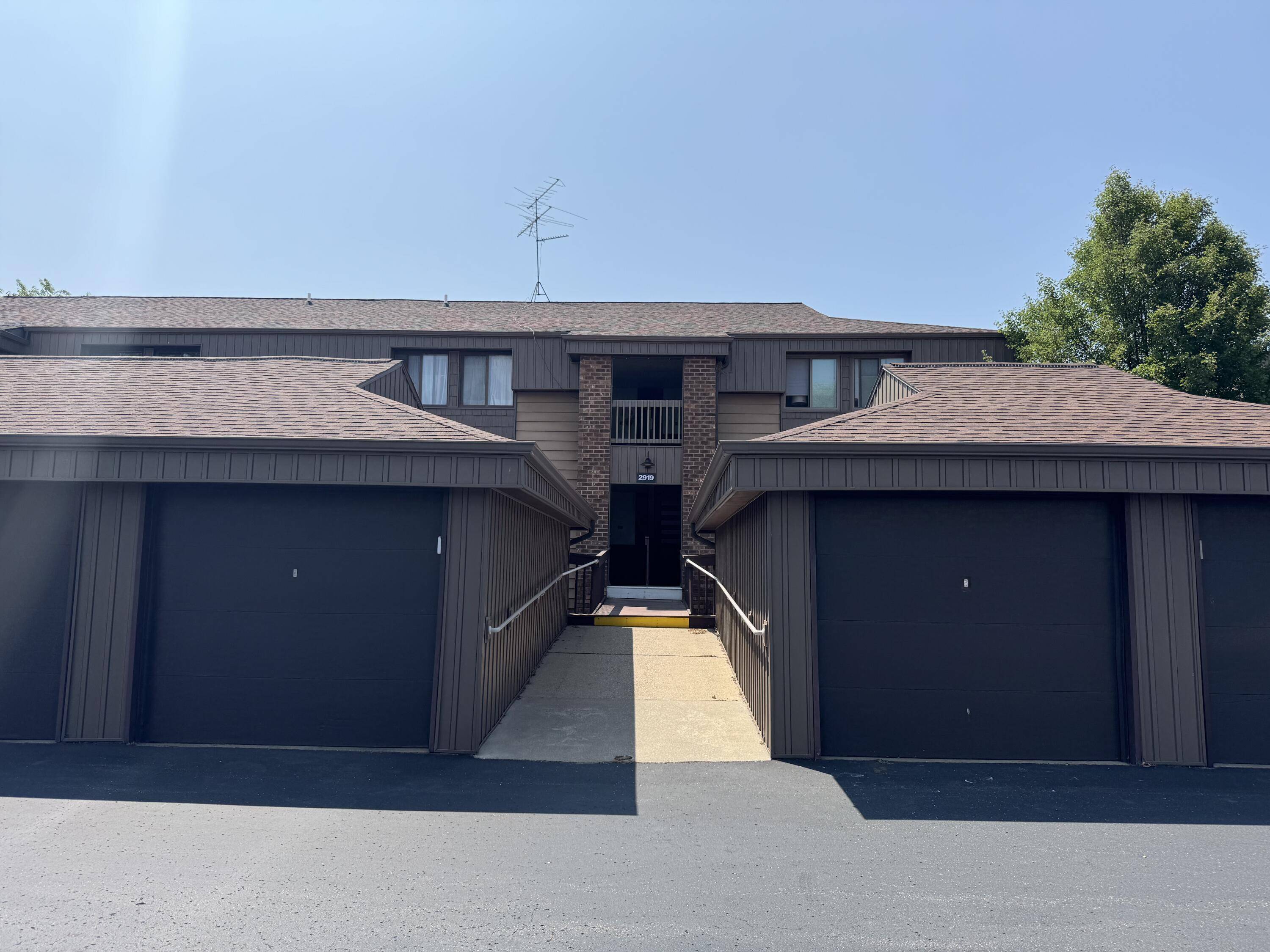 Wyoming, MI 49519,2919 Byron Center SW Avenue #F