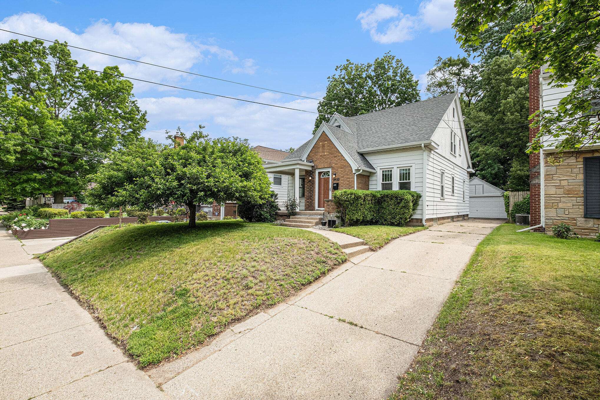 Grand Rapids, MI 49507,2432 Madison SE Avenue