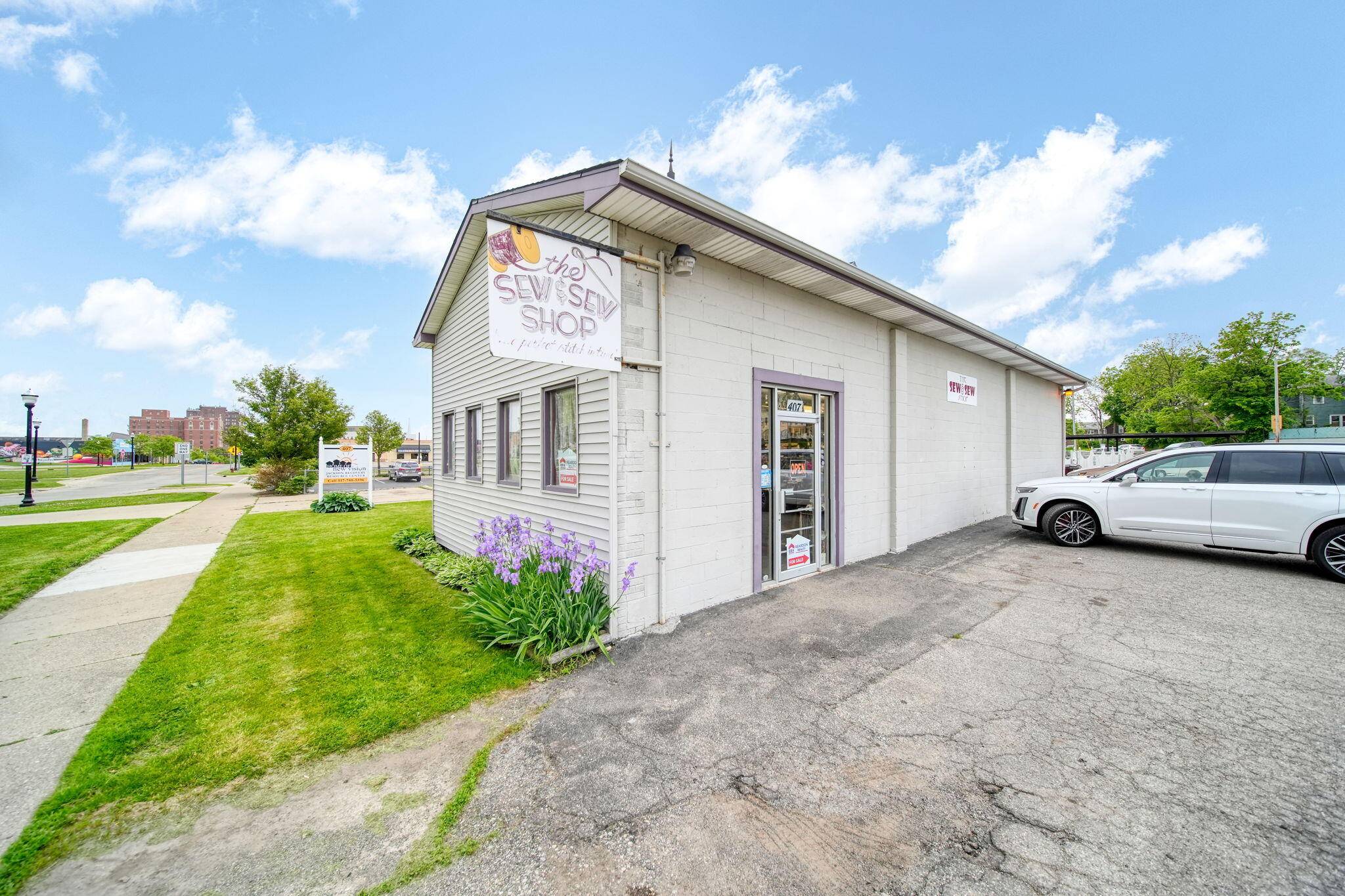 Jackson, MI 49201,407 W Michigan Avenue