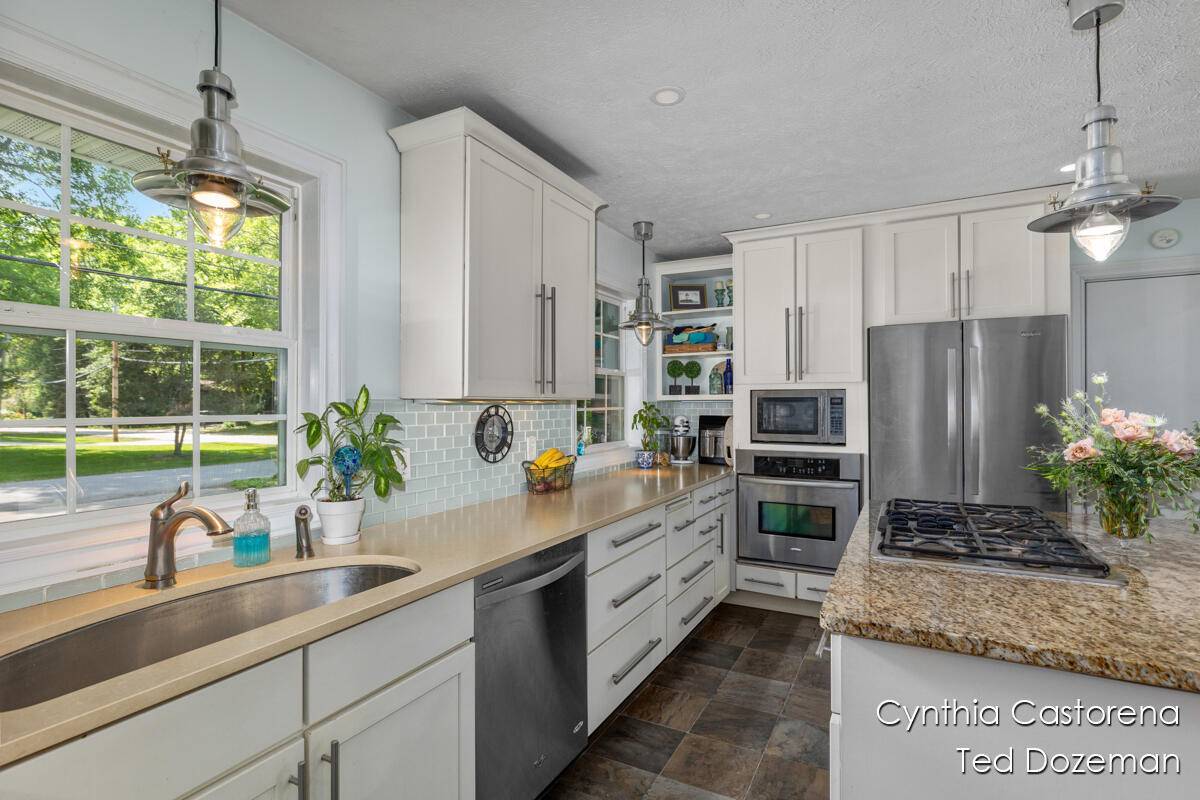 Holland, MI 49424,313 Greenwood Avenue