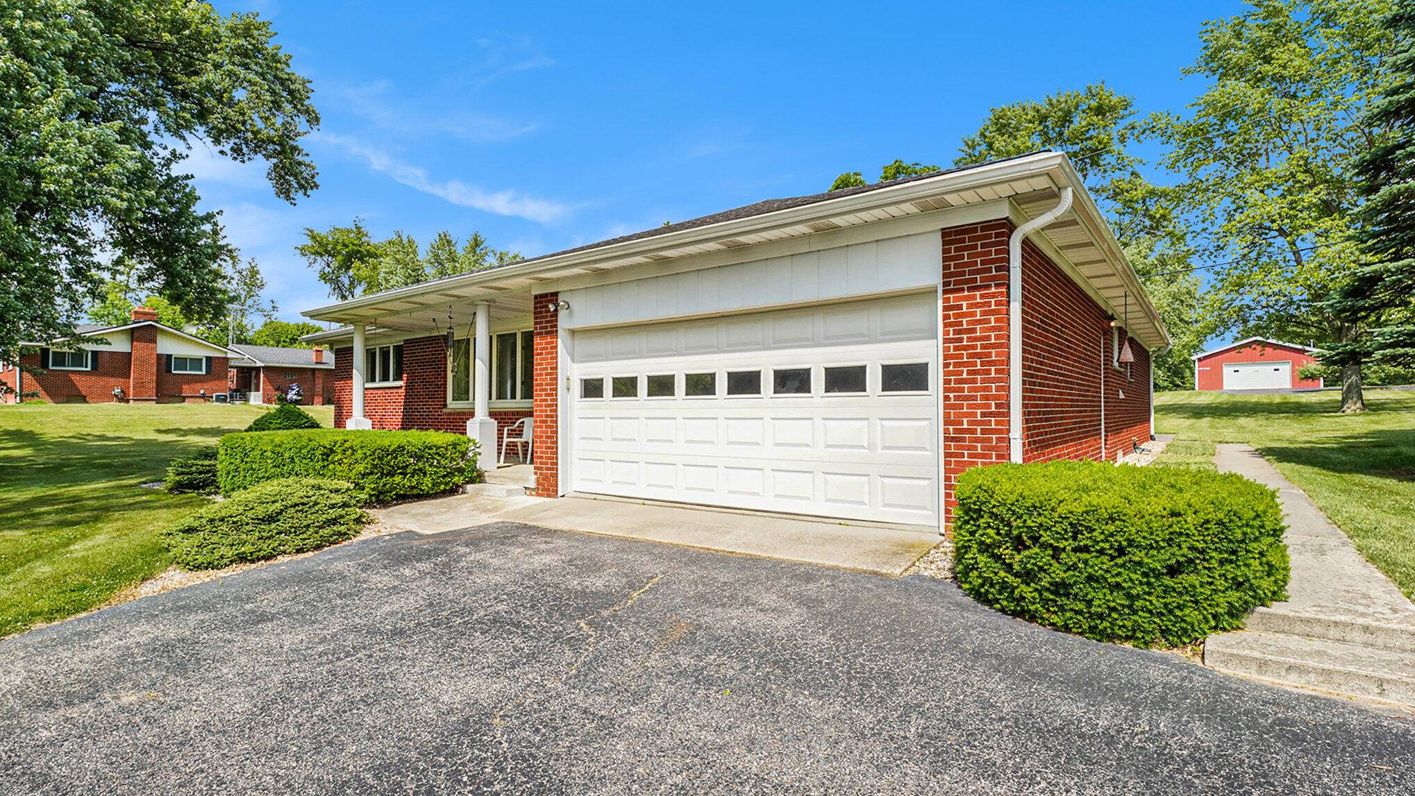 Saline, MI 48176,9591 Moon Road
