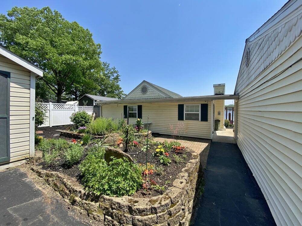 Mecosta, MI 49332,16305 Pretty Lake Drive