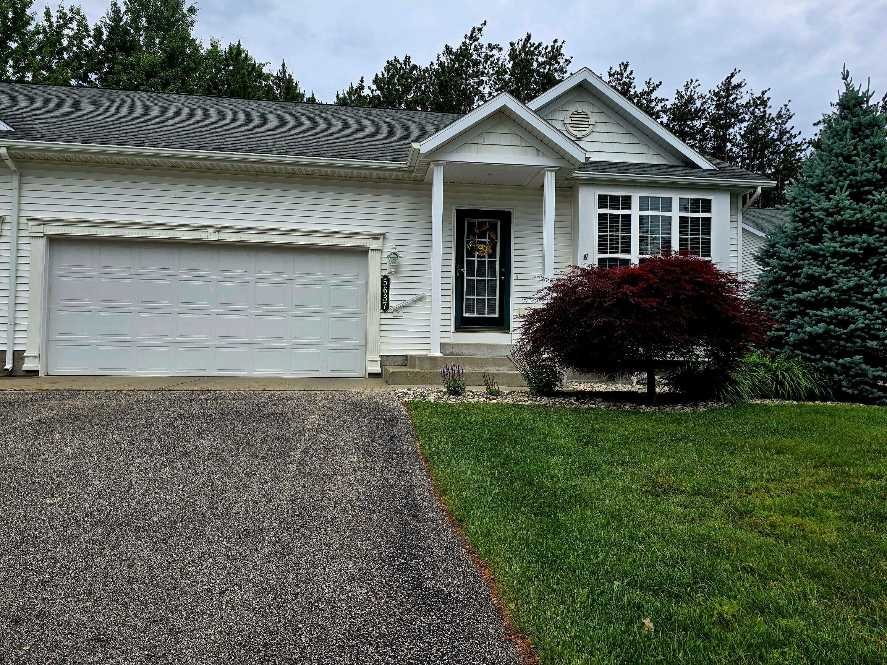 Fruitport, MI 49415,5637 N Turning Leaf Way