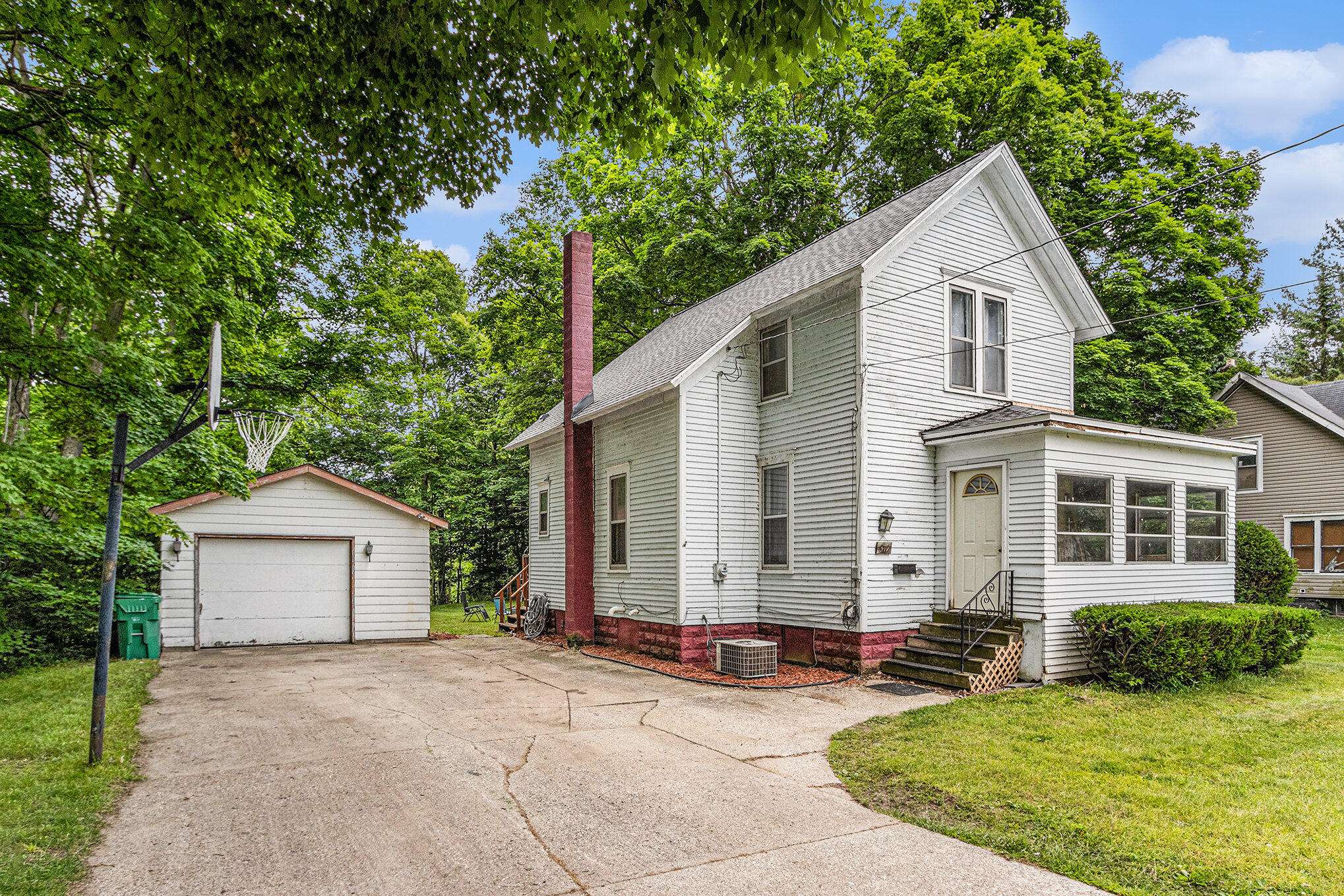Three Rivers, MI 49093,319 N Grant Avenue