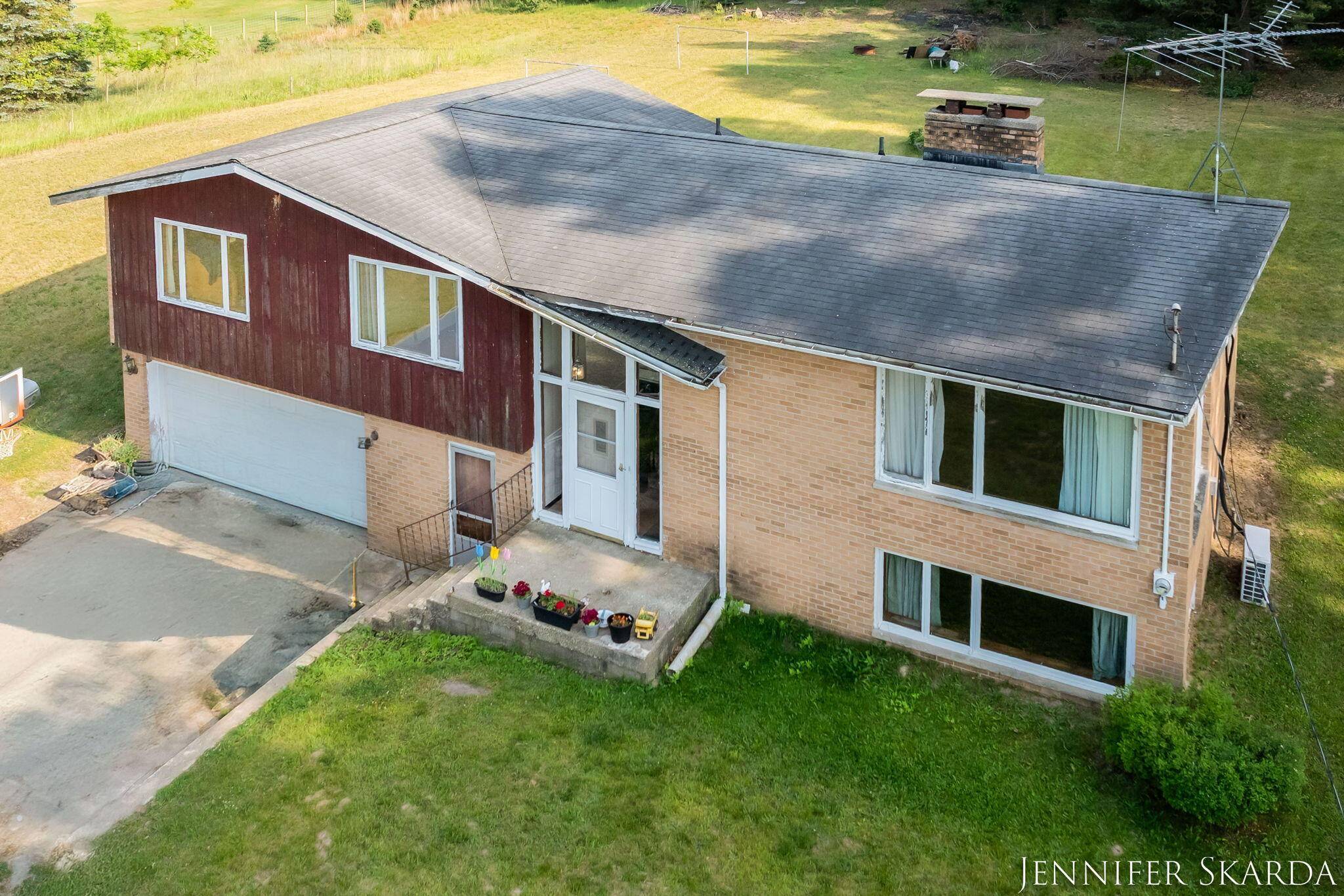 Cedar Springs, MI 49319,9546 Benham NE Street