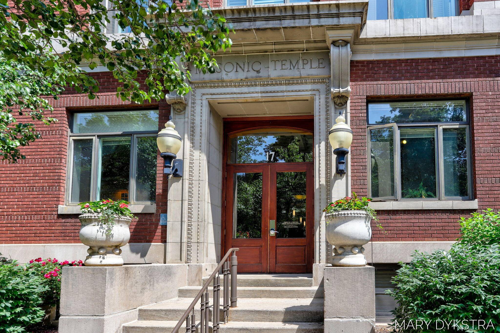Holland, MI 49423,17 W 10th Street #410
