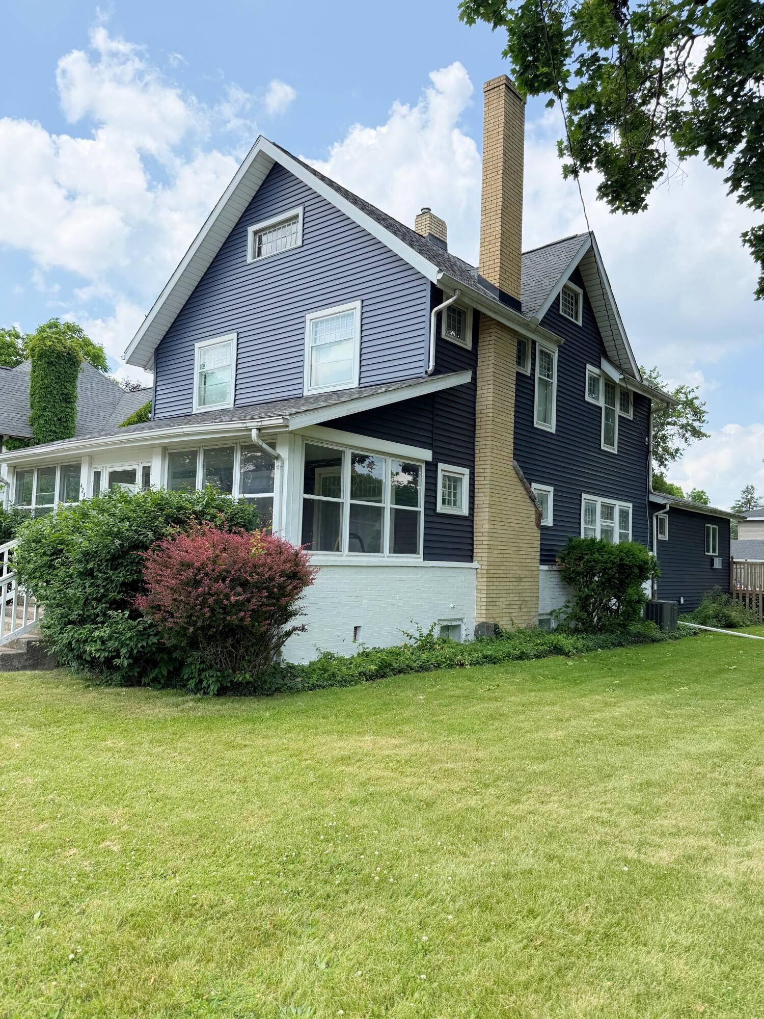 Vicksburg, MI 49097,423 E Prairie Street