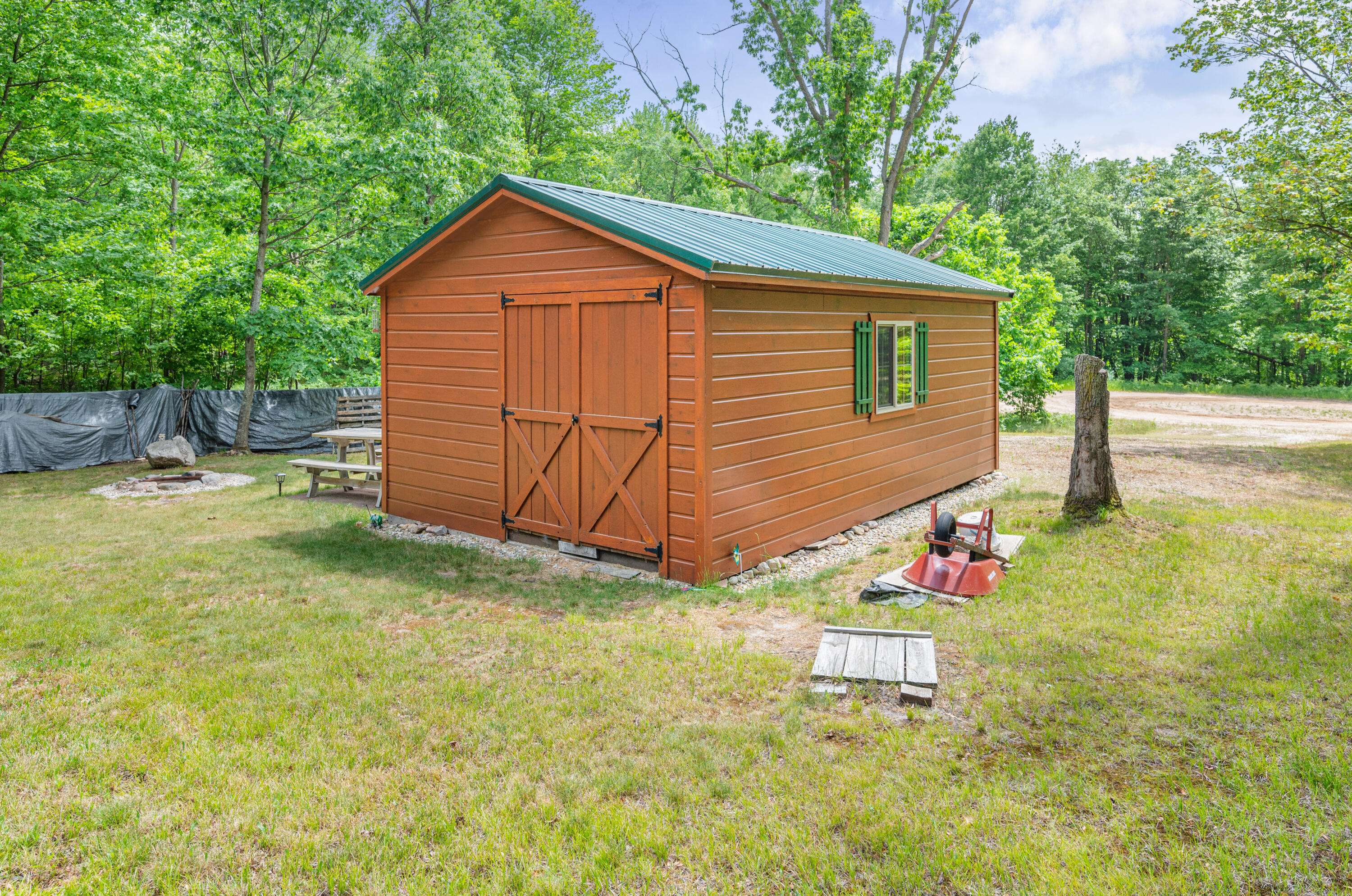 Leroy, MI 49655,122 Canyon Rd