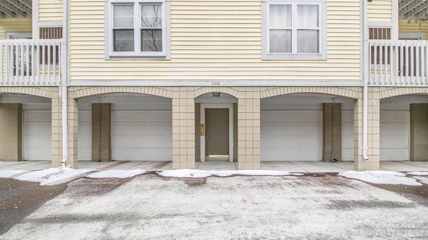 Ann Arbor, MI 48104,2235 S Huron Parkway #4