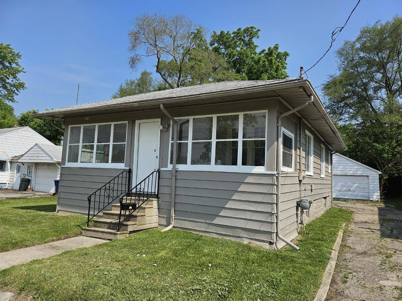 Flint, MI 48507,1102 W Atherton Road
