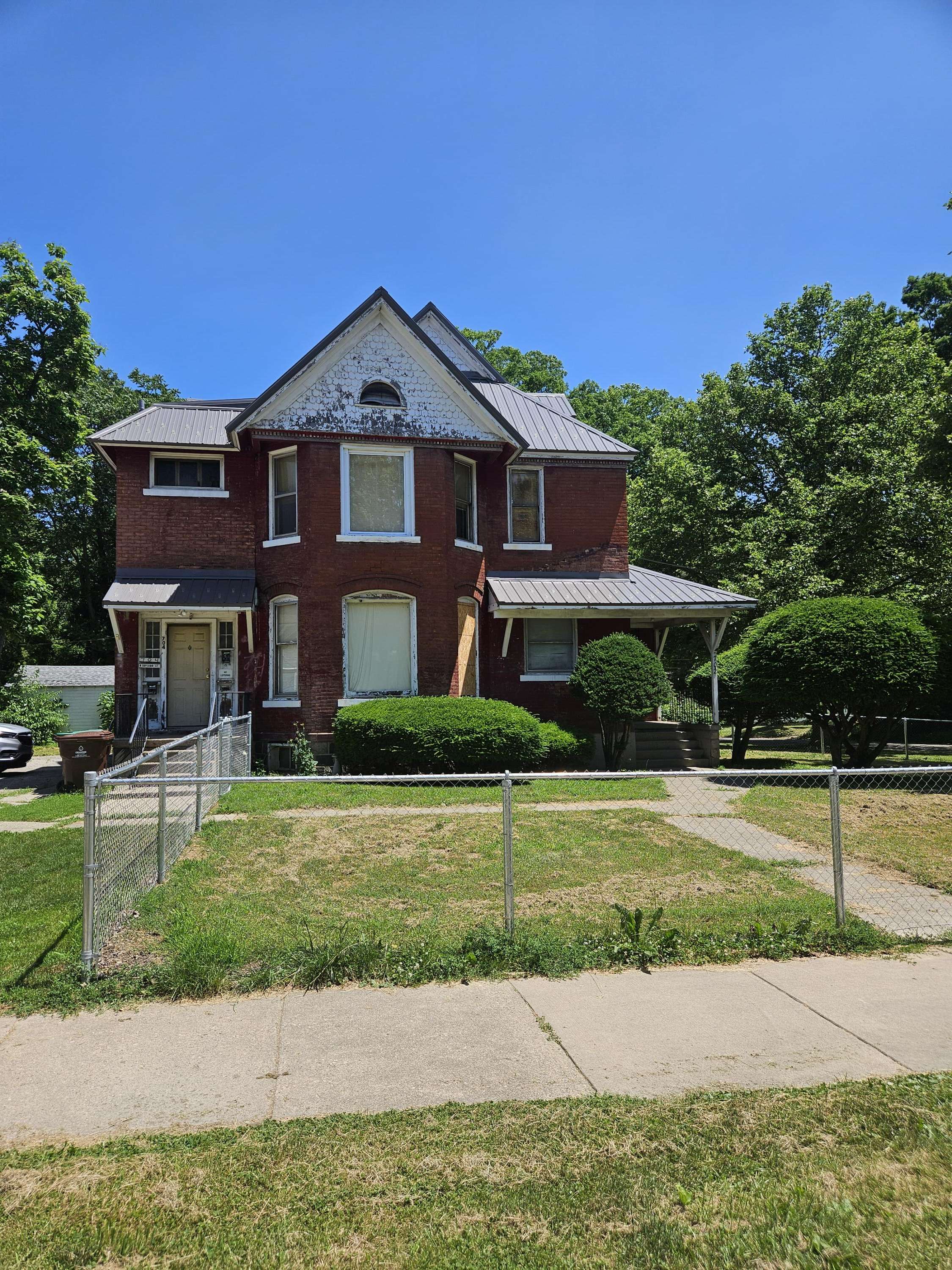 Albion, MI 49224,702 N Superior Street