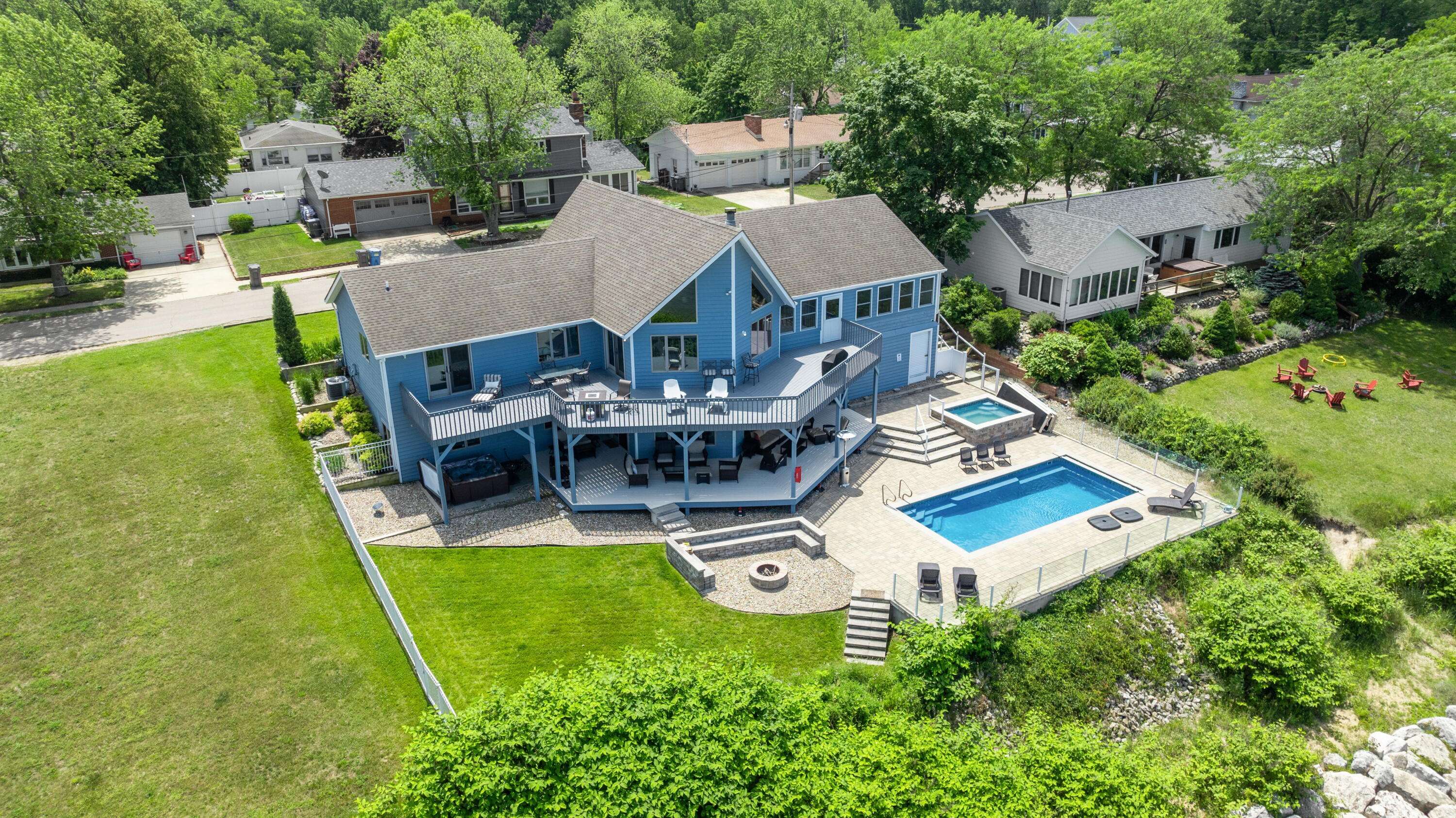 New Buffalo, MI 49117,1406 Shore Drive