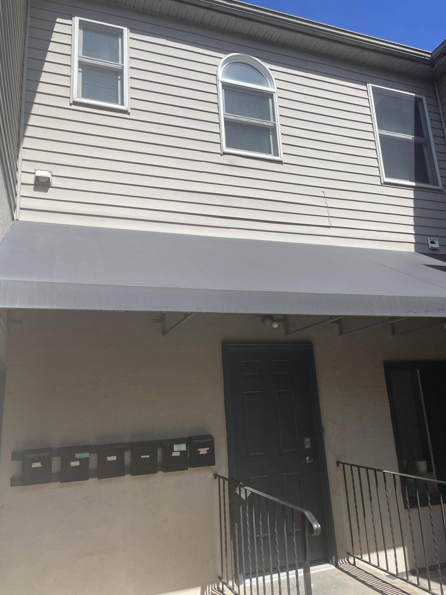 Royal Oak, MI 48067,210 W 6th Street #2