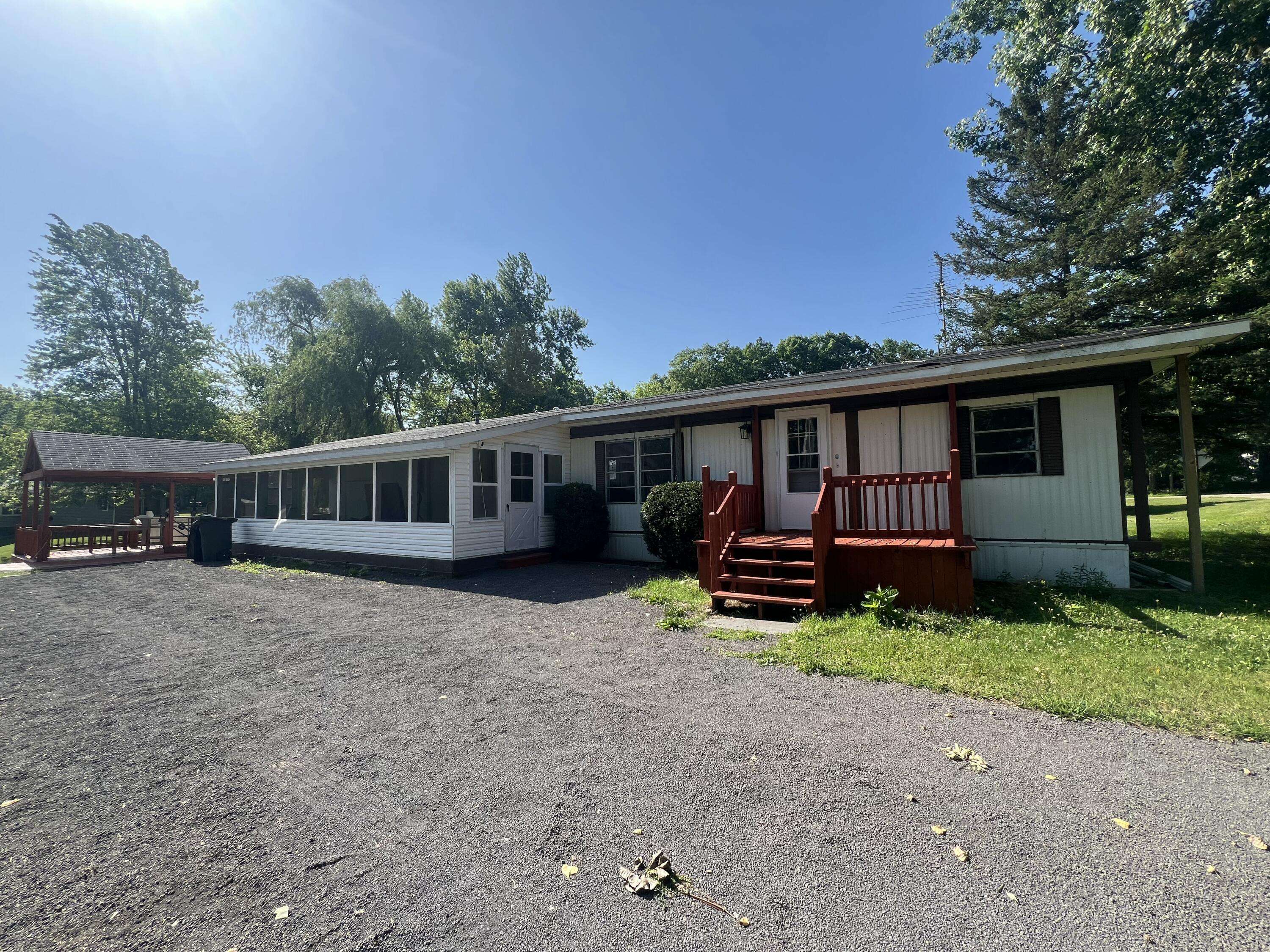 Osseo, MI 49266,6915 Rowley Drive