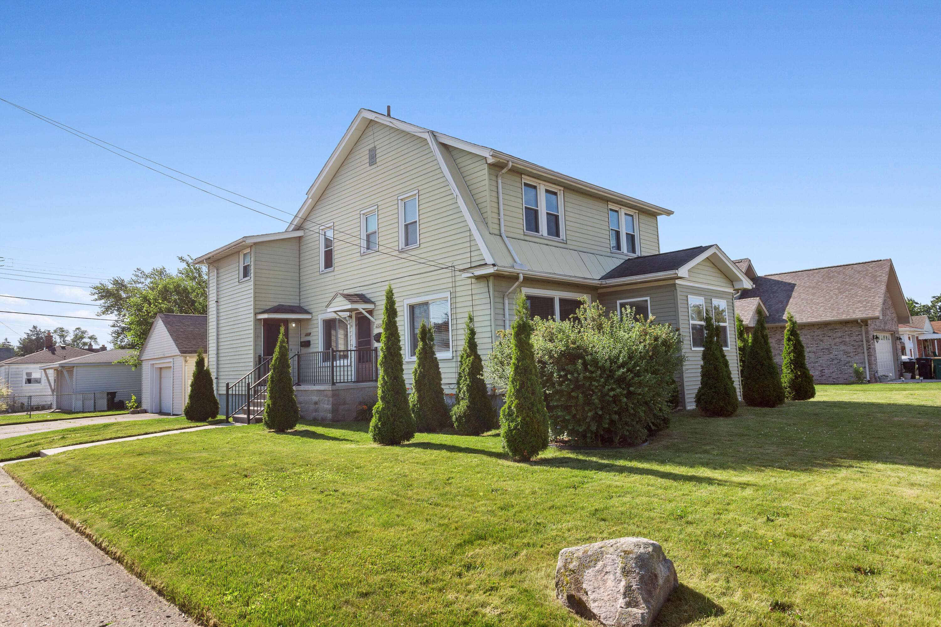 Wyandotte, MI 48192,4205 18st Street #Unit1 - main level