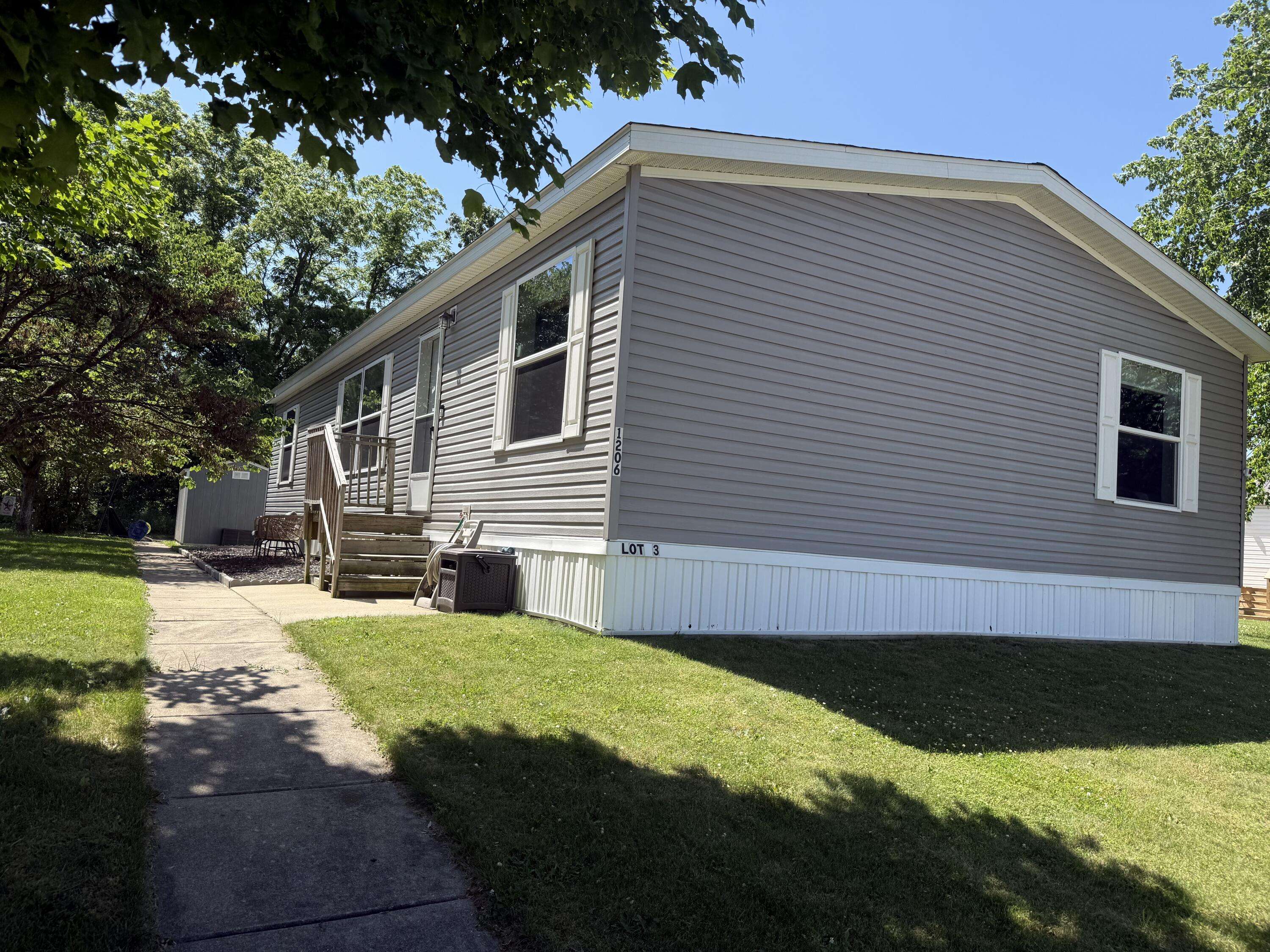 Three Rivers, MI 49093,1206 Shiawassee River Road #3