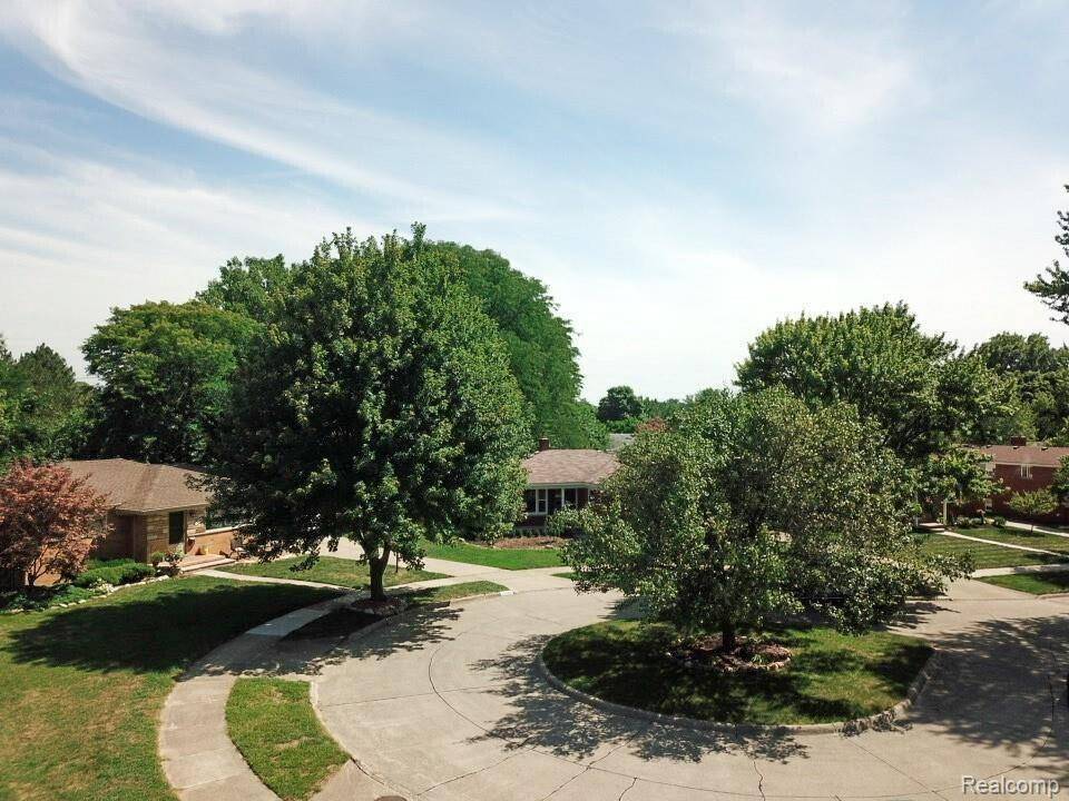 Plymouth, MI 48170,14430 Shadywood Court
