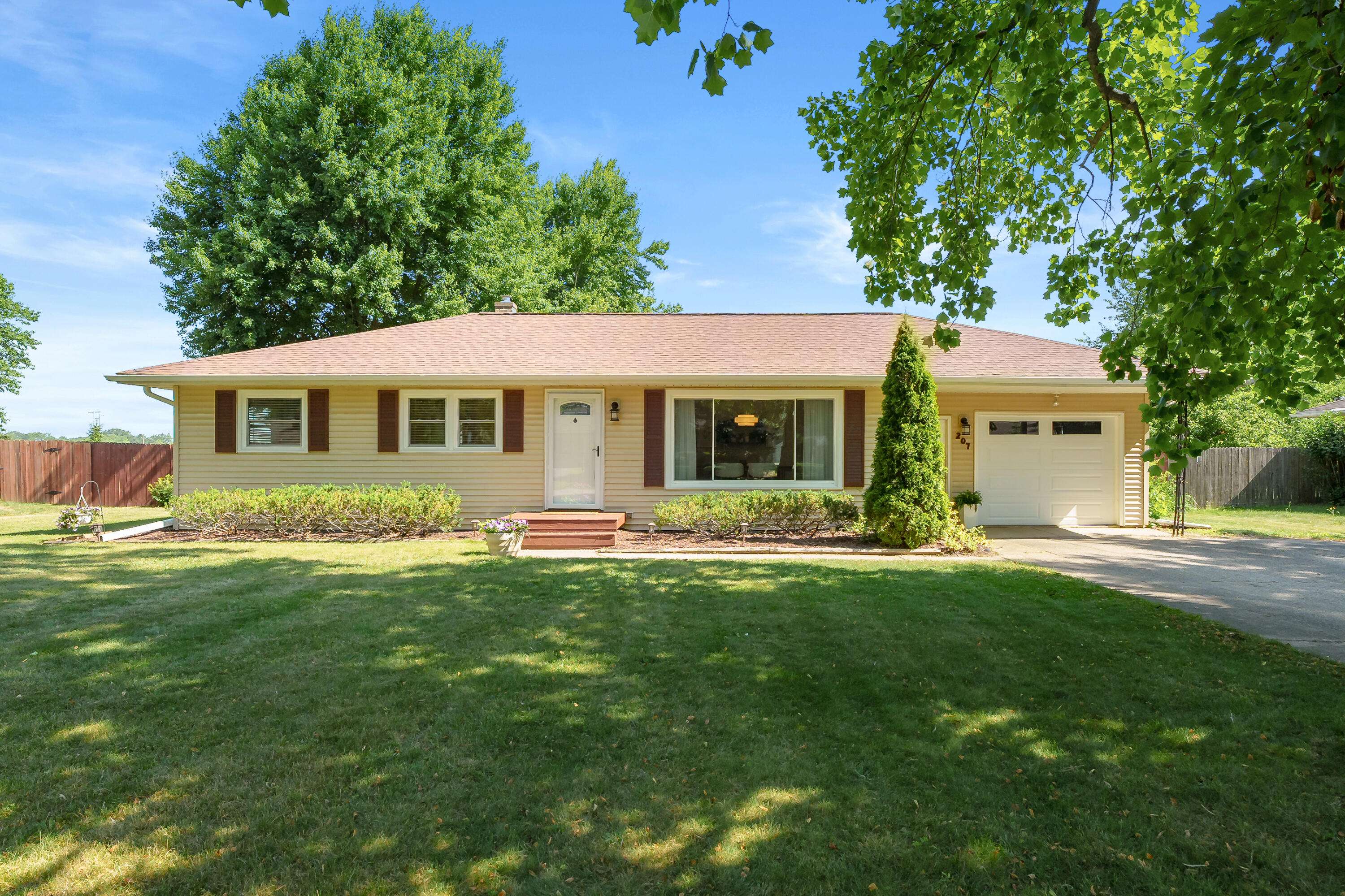 Portage, MI 49002,207 Larkspur Avenue