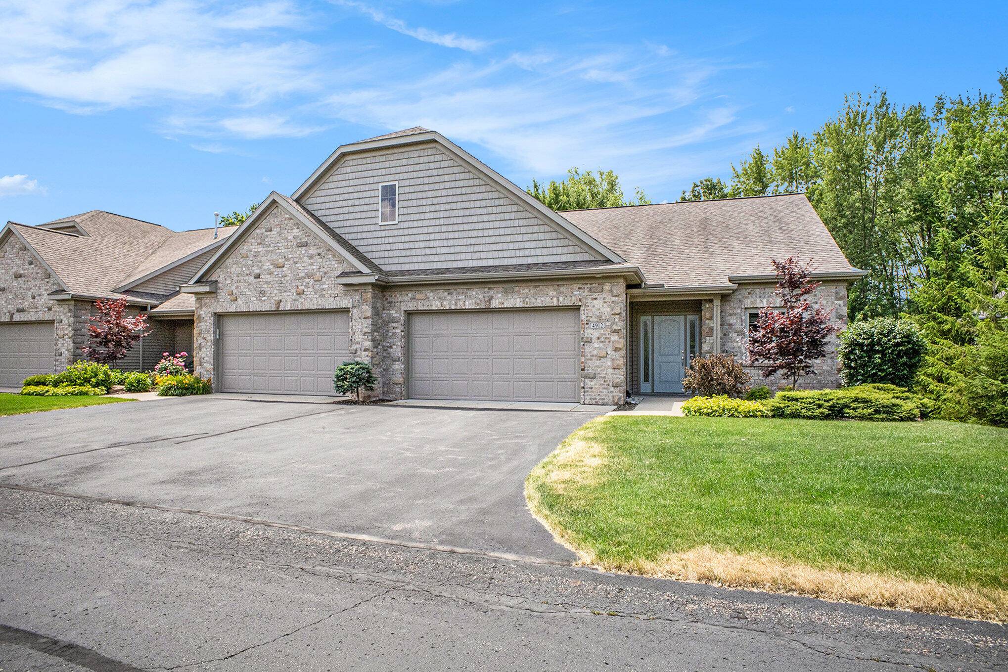Hudsonville, MI 49426,4912 Chatsworth Creek Drive