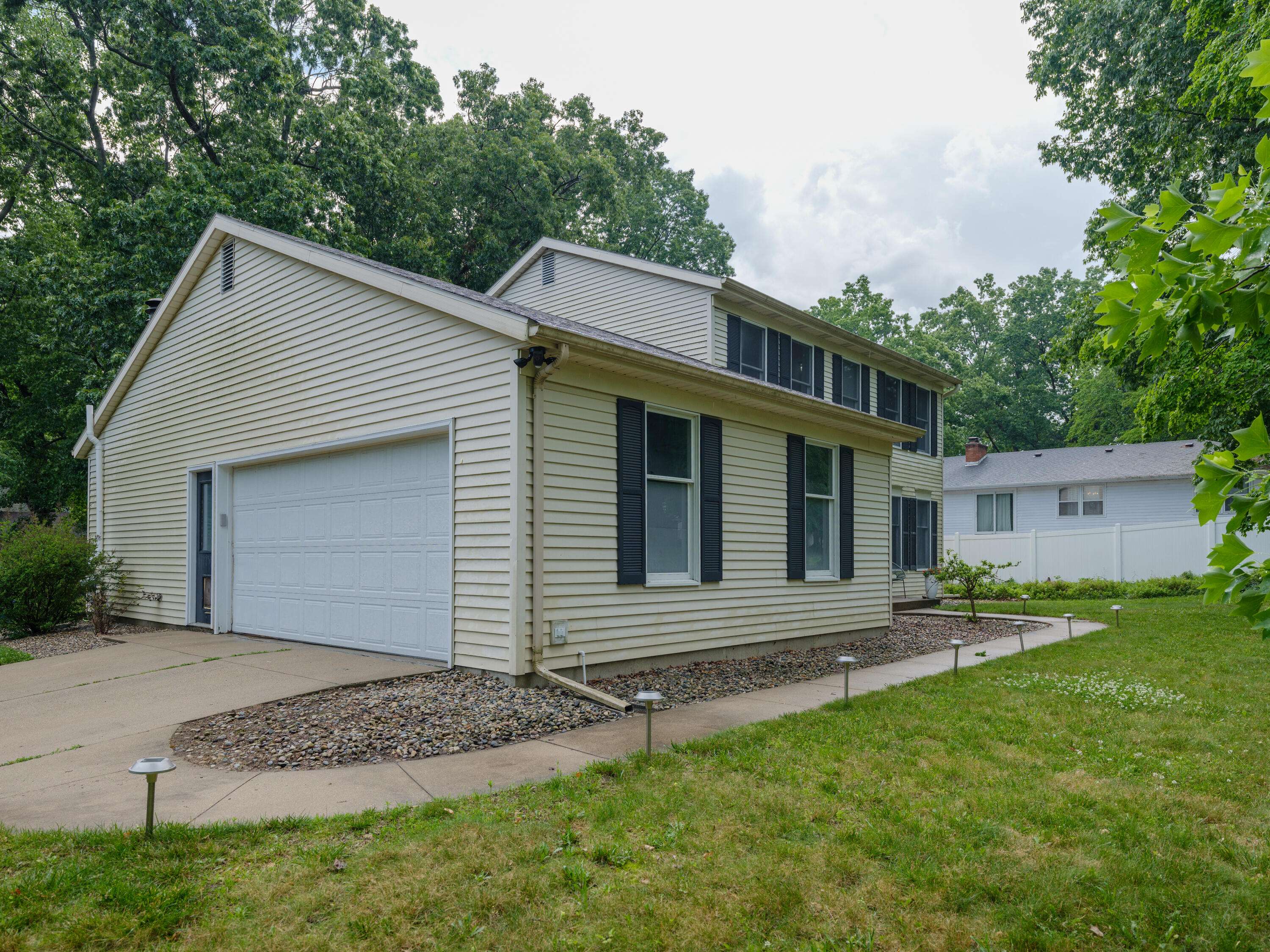 Kalamazoo, MI 49008,3002 Applelane Avenue