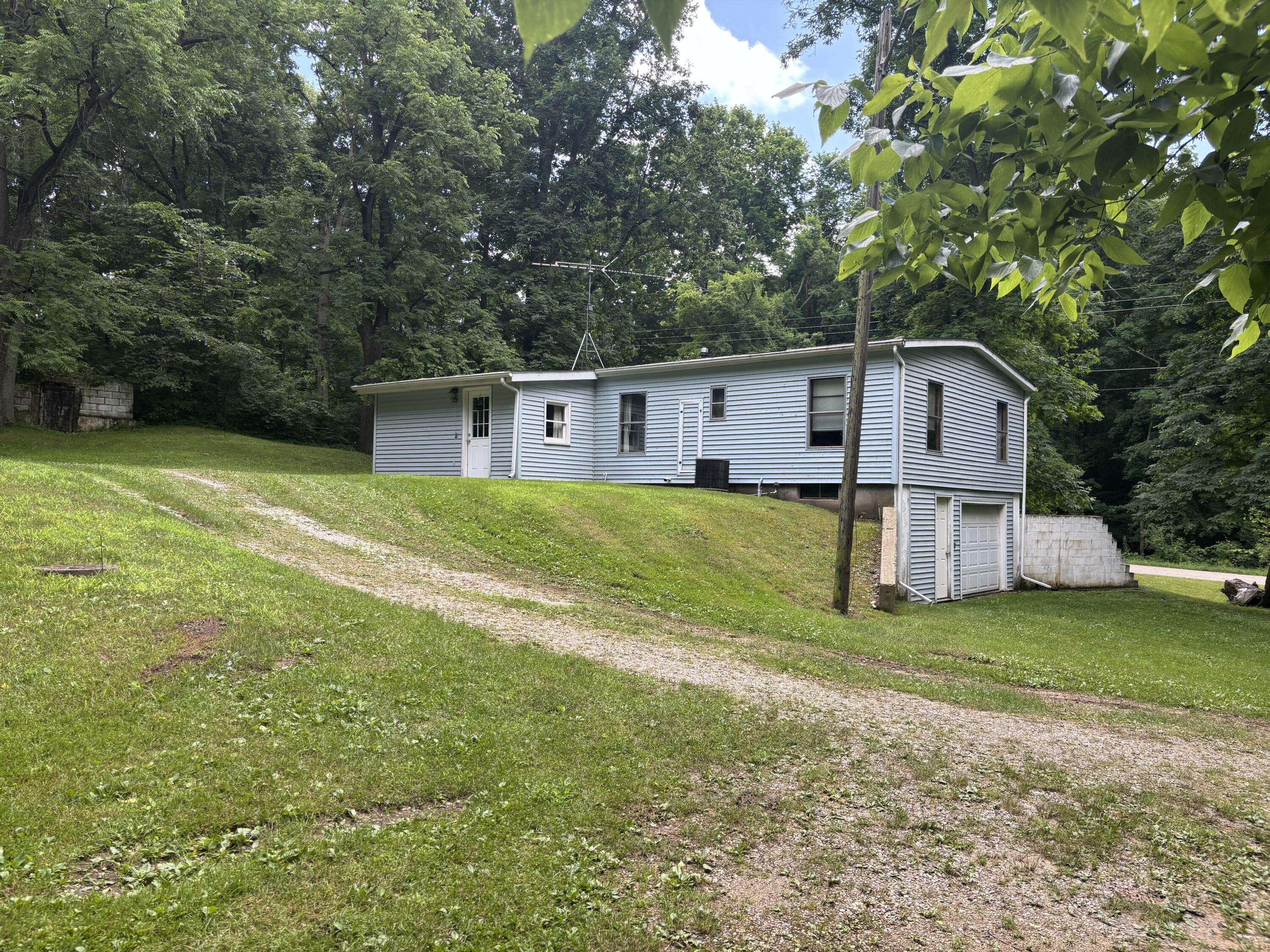 Three Rivers, MI 49093,14836 Drummond Road