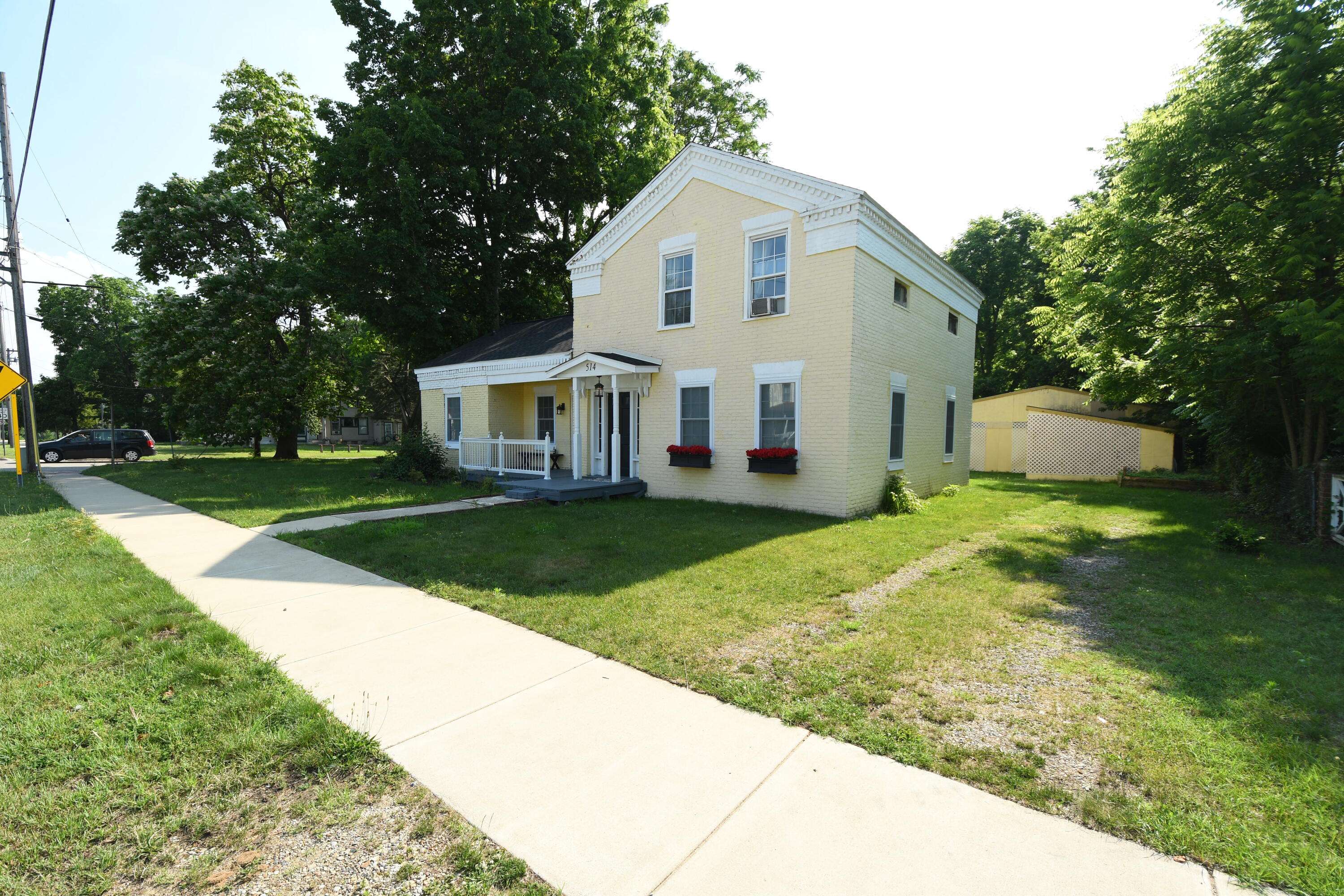 Paw Paw, MI 49079,514 N Kalamazoo Street