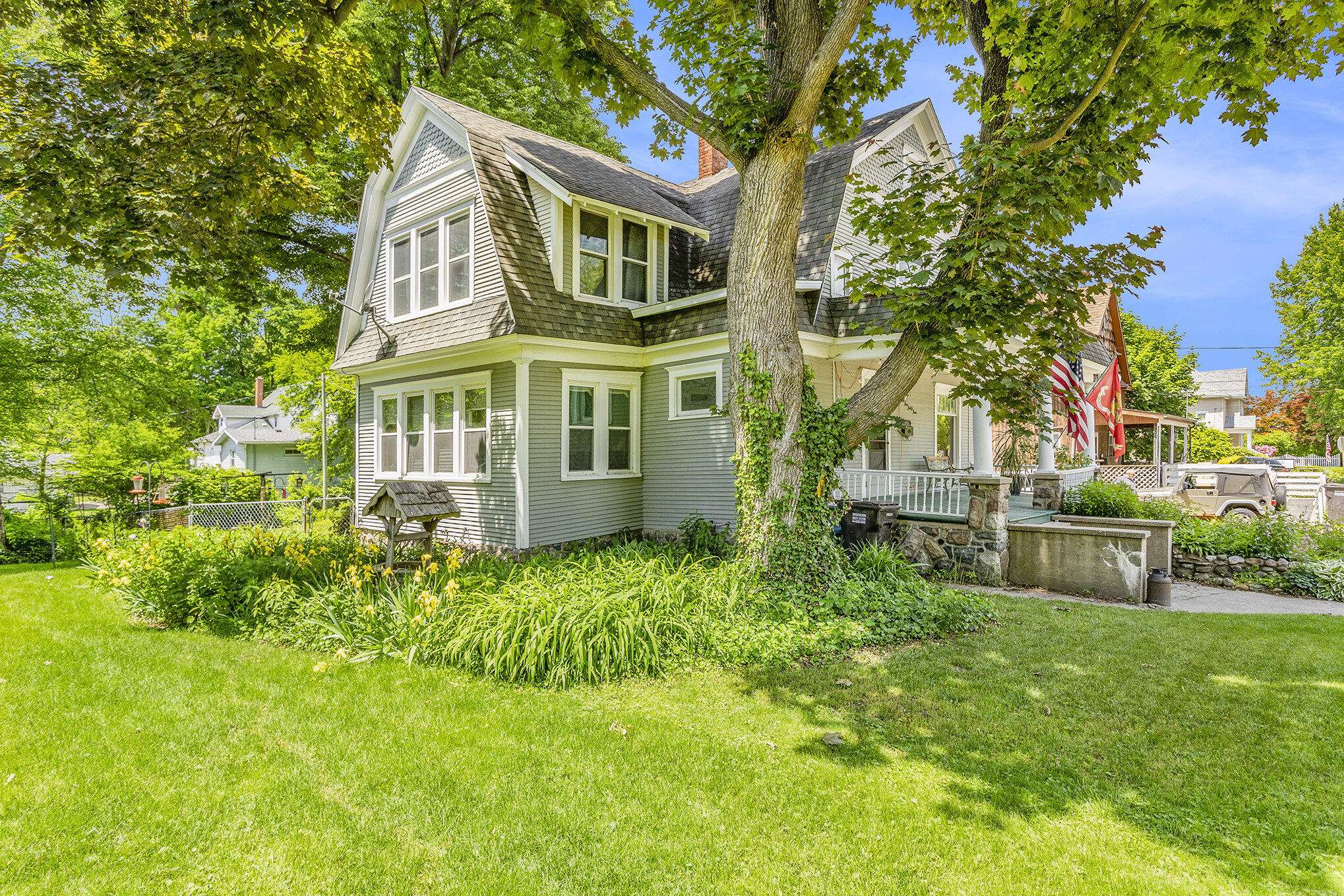 Hillsdale, MI 49242,134 S Howell Street