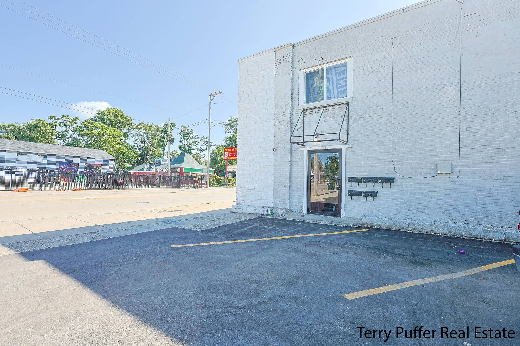 Muskegon, MI 49441,851 W Laketon Avenue #A