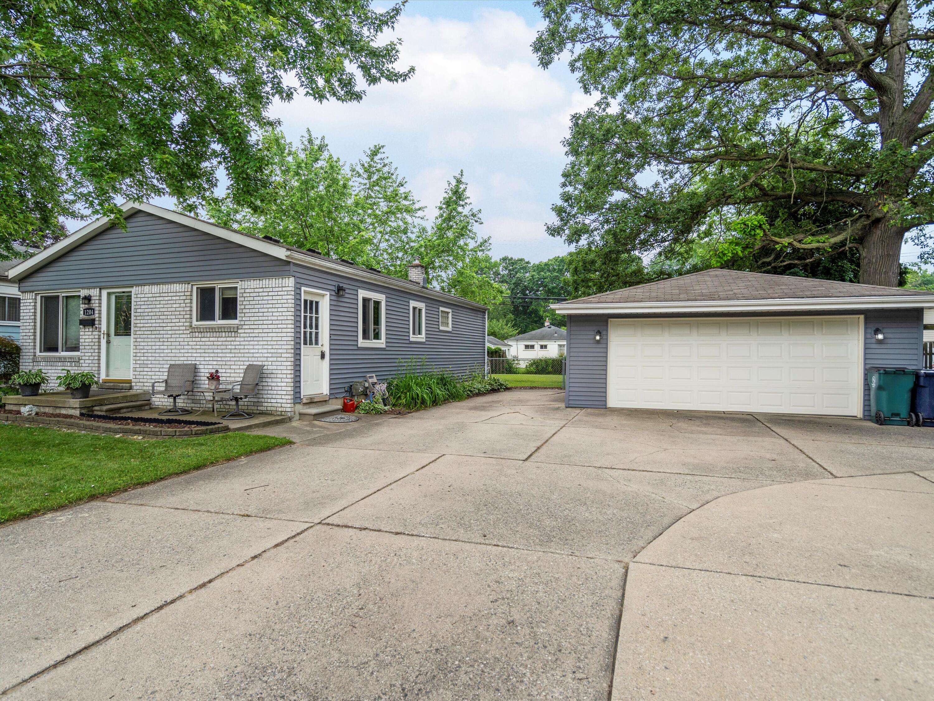 Royal Oak, MI 48067,1204 S Campbell Road