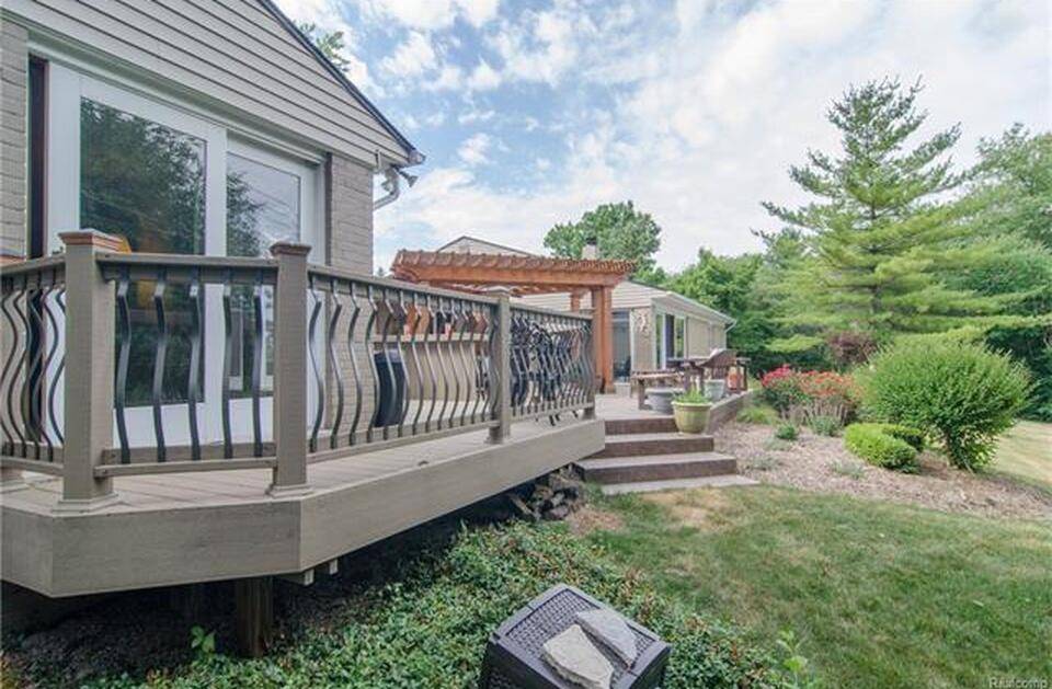 Bloomfield Hills, MI 48302,3275 Chickering Lane