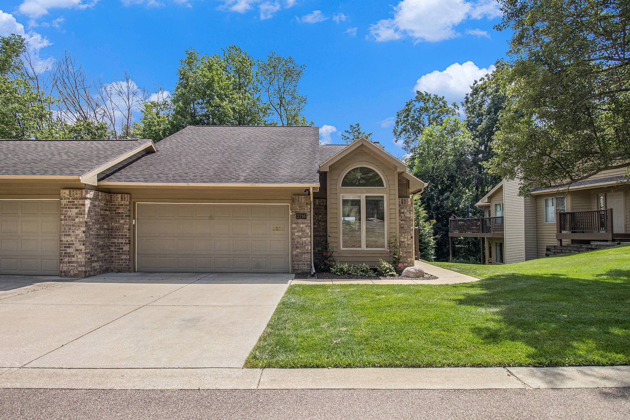 Kalamazoo, MI 49008,2216 Oakland Ridge Drive #12