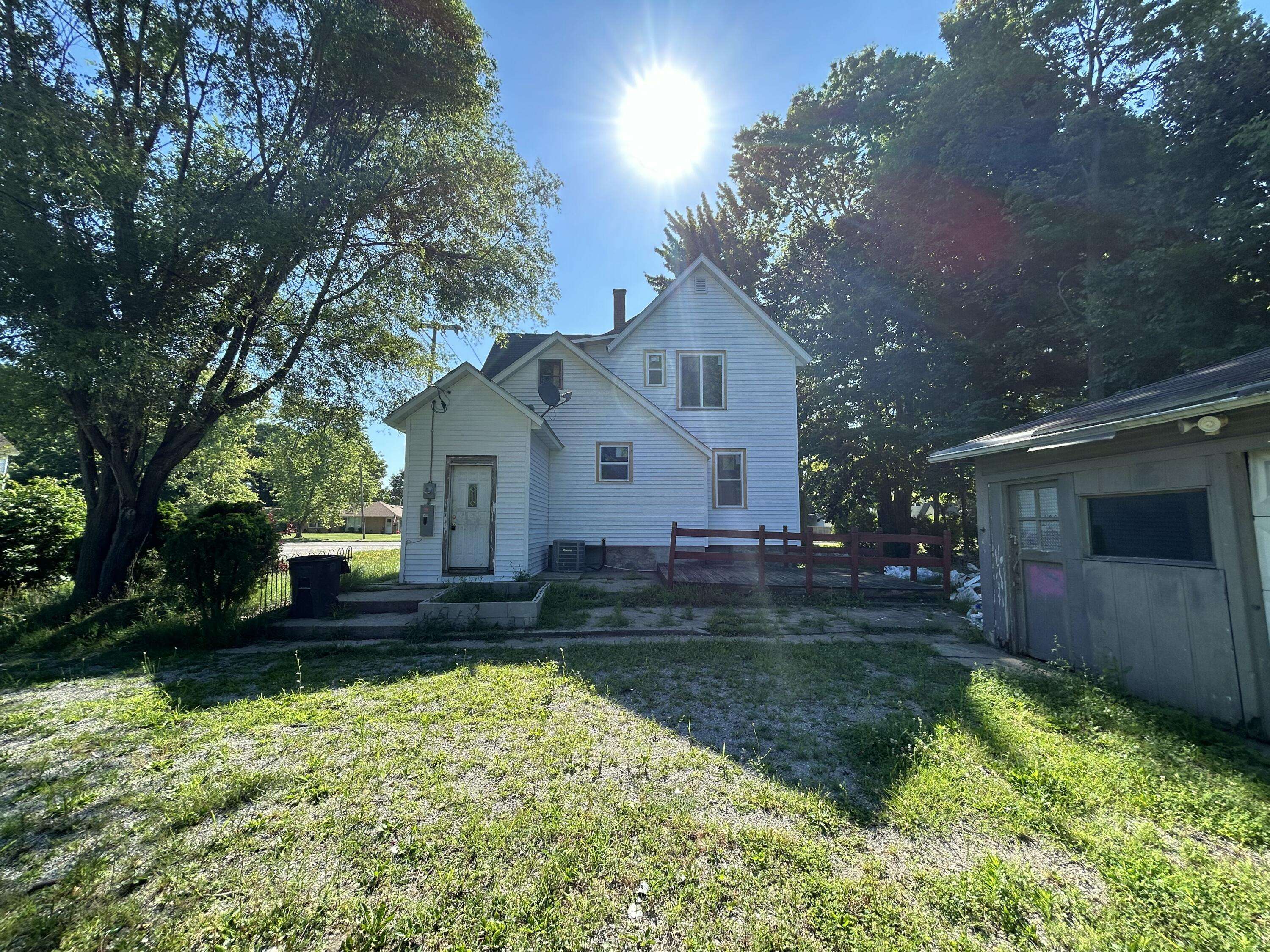 Three Rivers, MI 49093,822 N Main Street