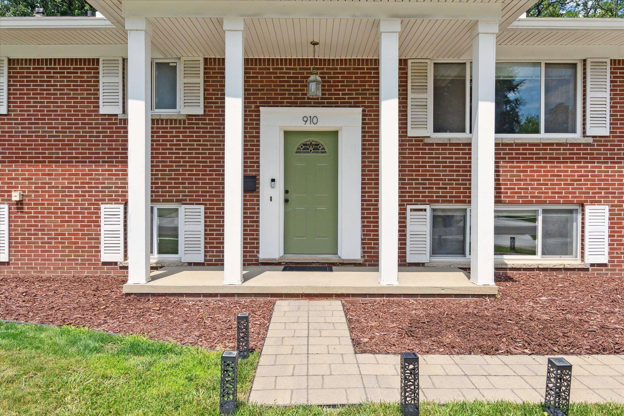 Fenton, MI 48430,910 Newport Drive