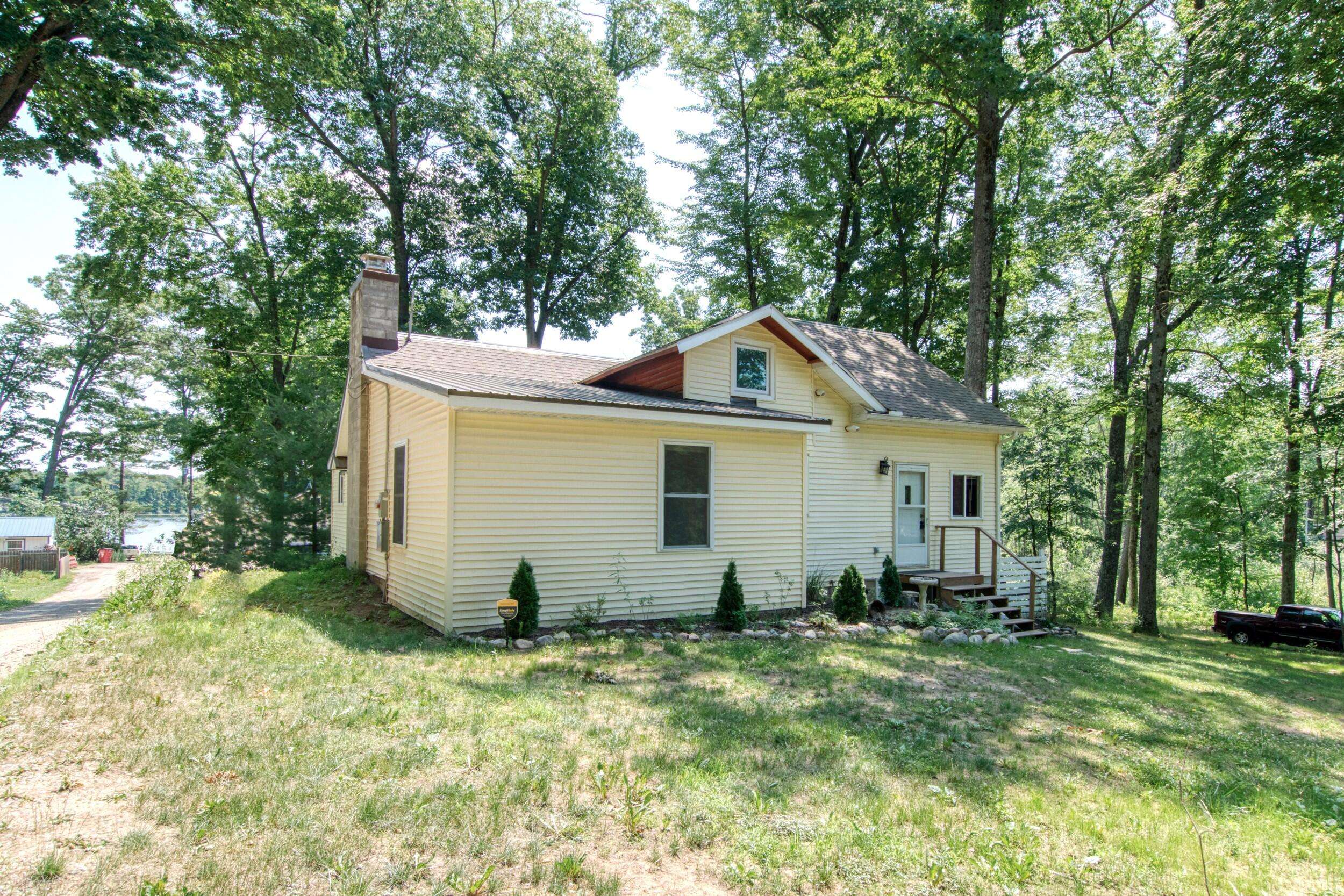 White Cloud, MI 49349,890 W Locust Street