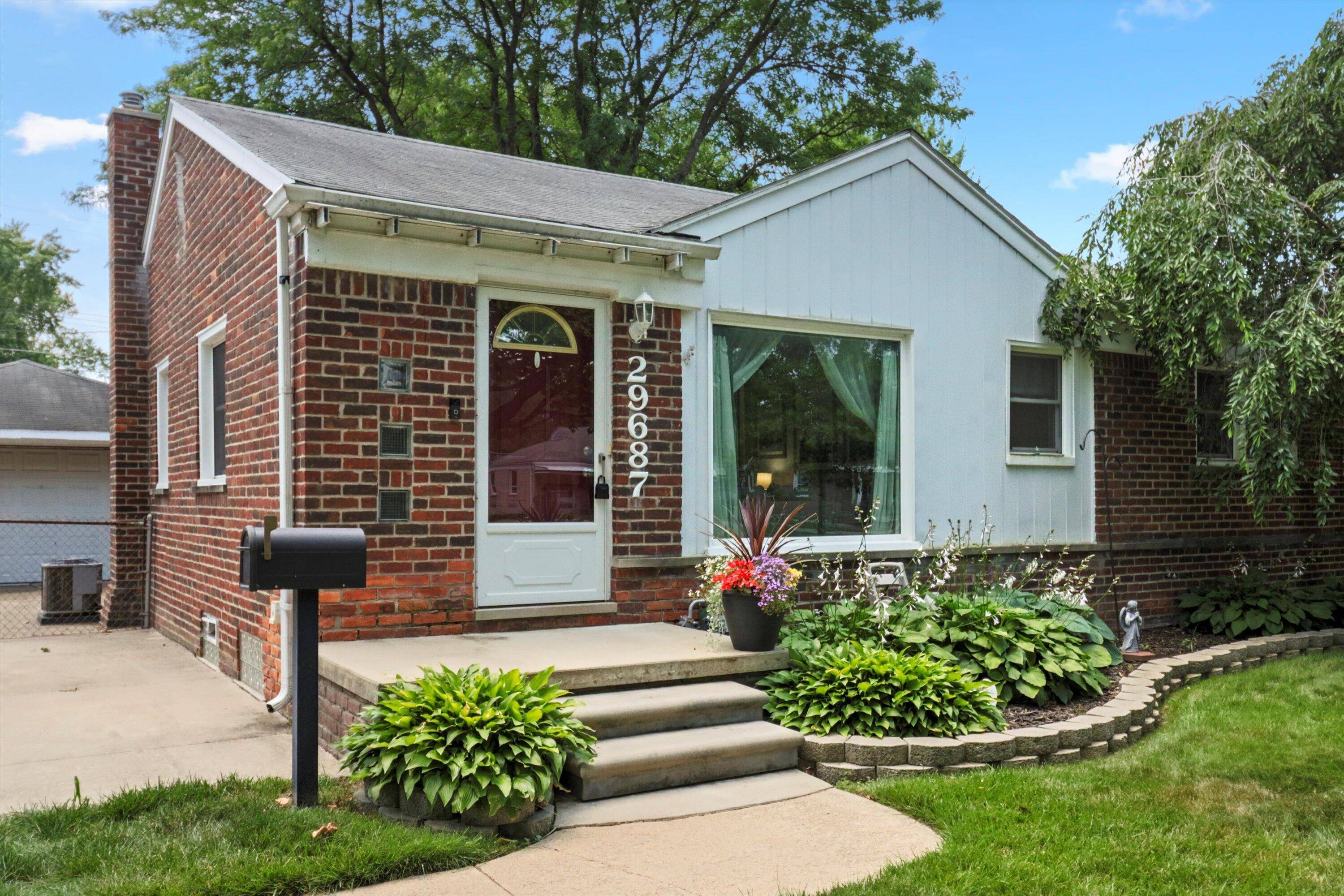 Livonia, MI 48150,29687 Westfield Street