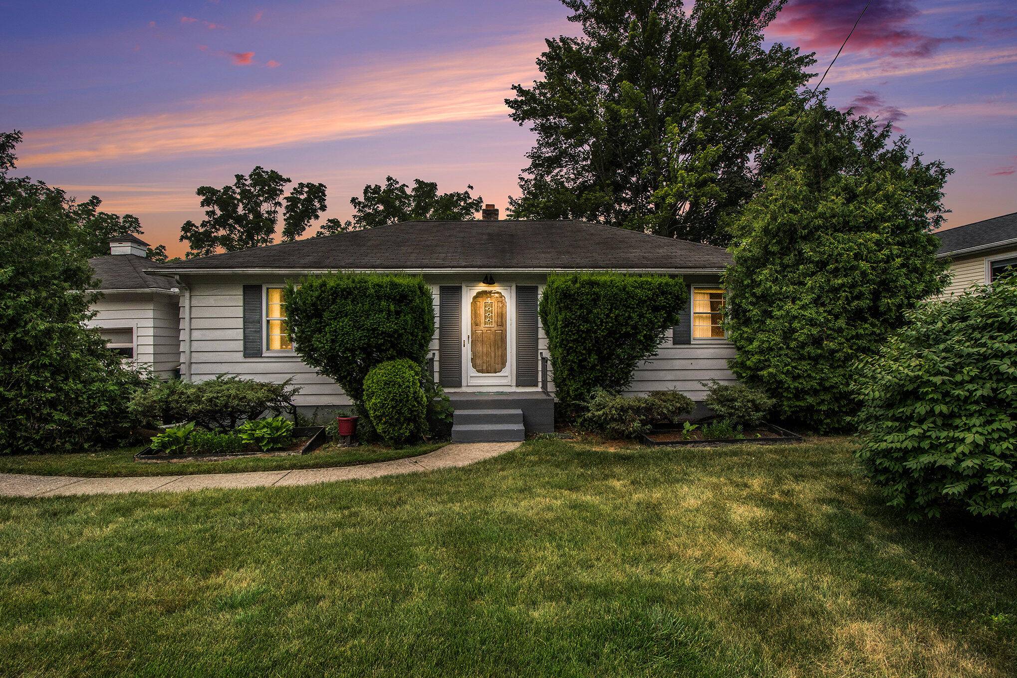 Grand Rapids, MI 49506,2736 Cascade SE Road